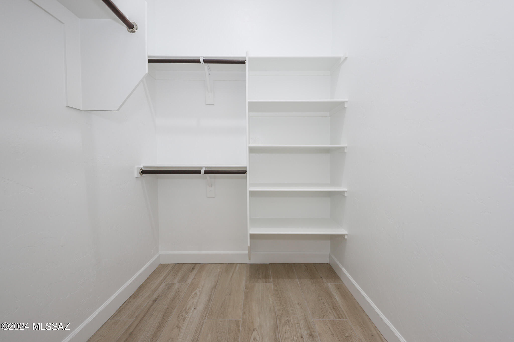 Tecolote De Oro (1-14) - Residential