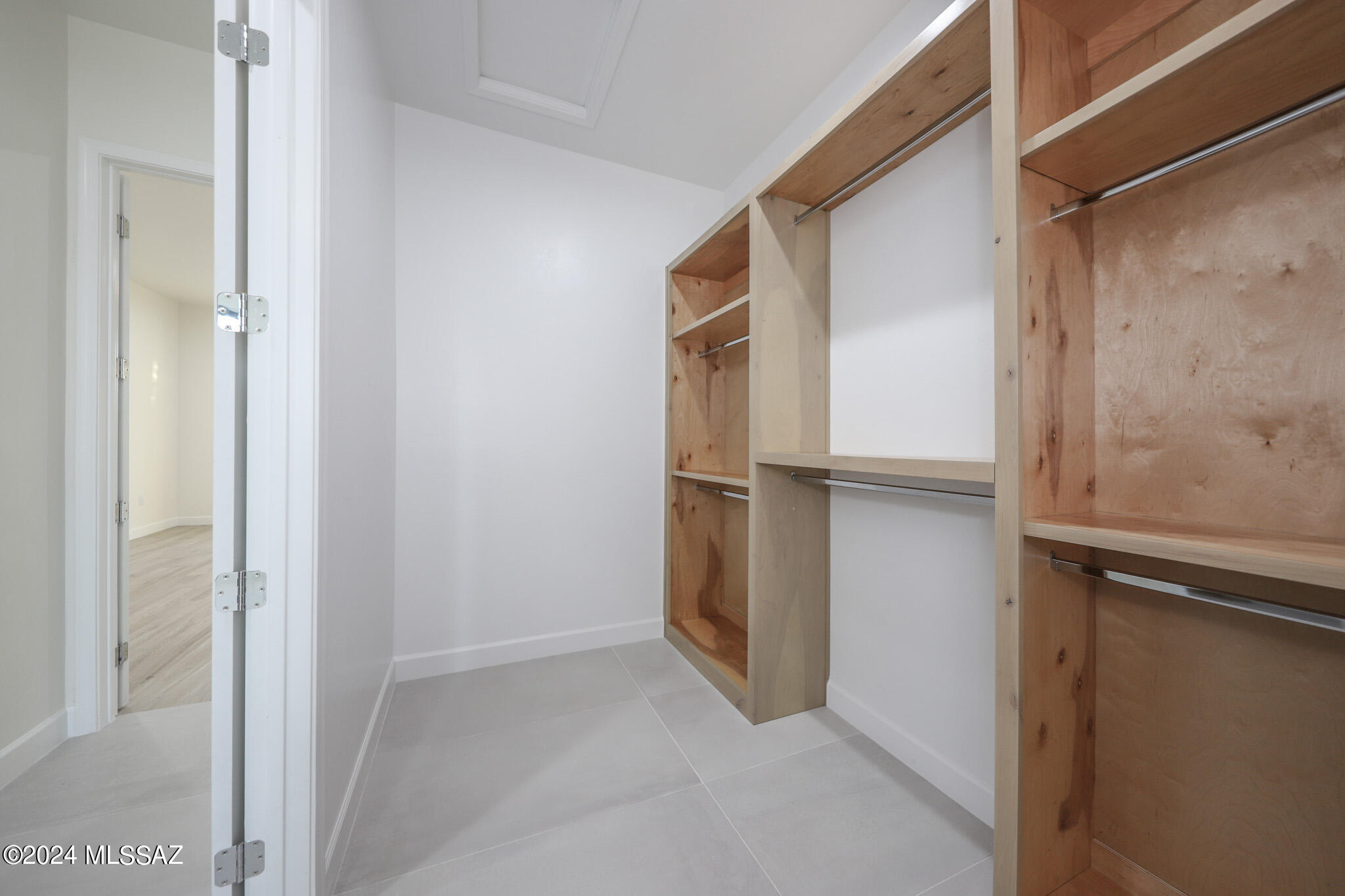 Tecolote De Oro (1-14) - Residential