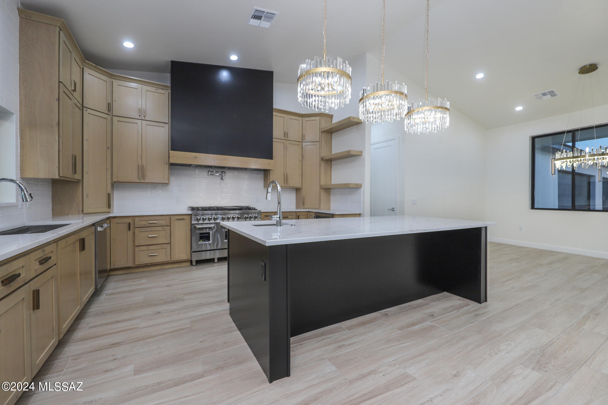 Tecolote De Oro (1-14) - Residential