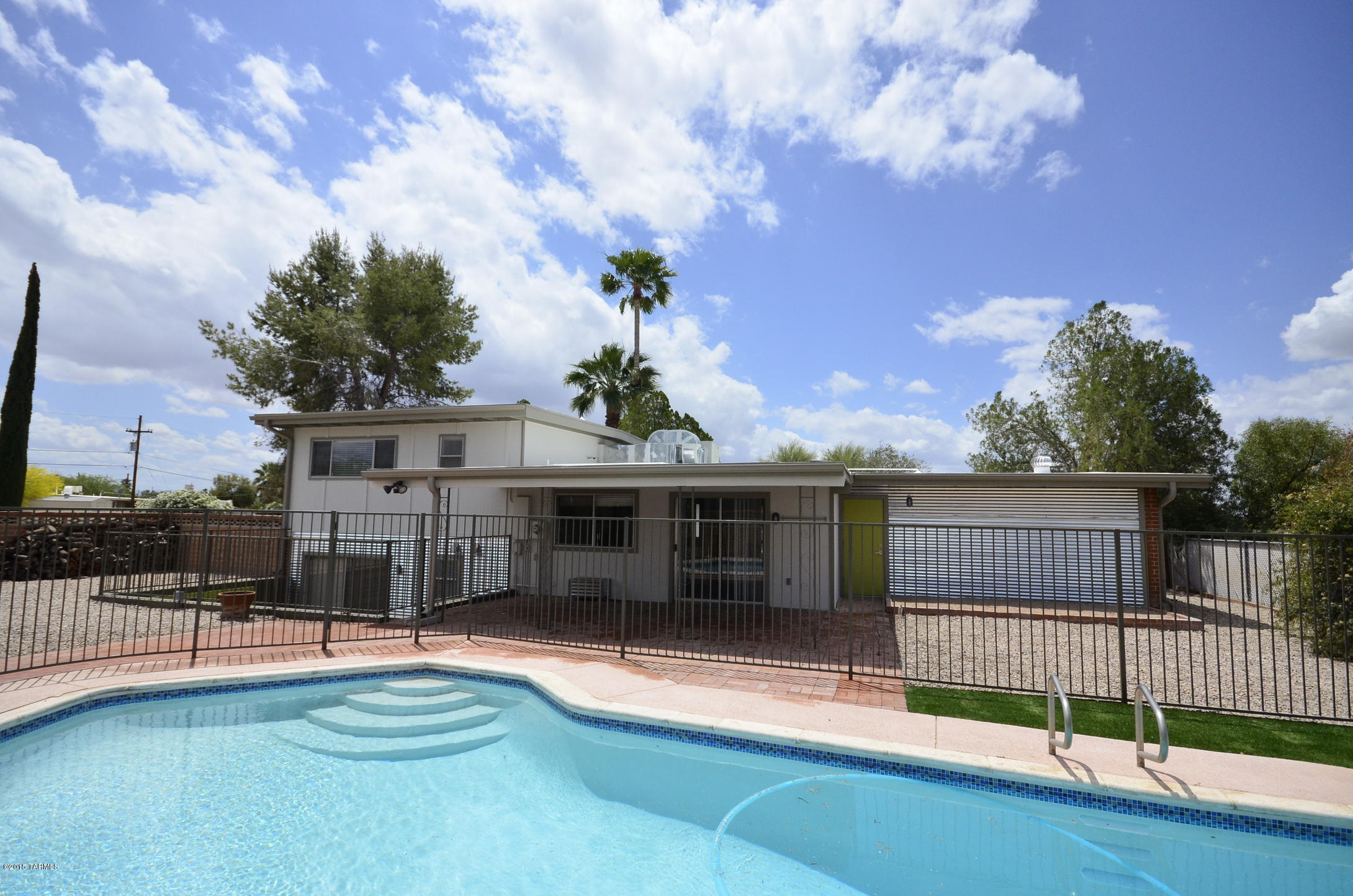 Carriage Hill NO. 5 (525-595) - Residential Lease
