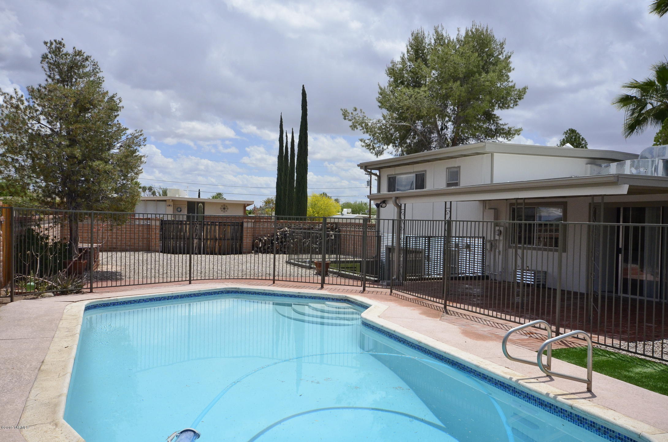 Carriage Hill NO. 5 (525-595) - Residential Lease
