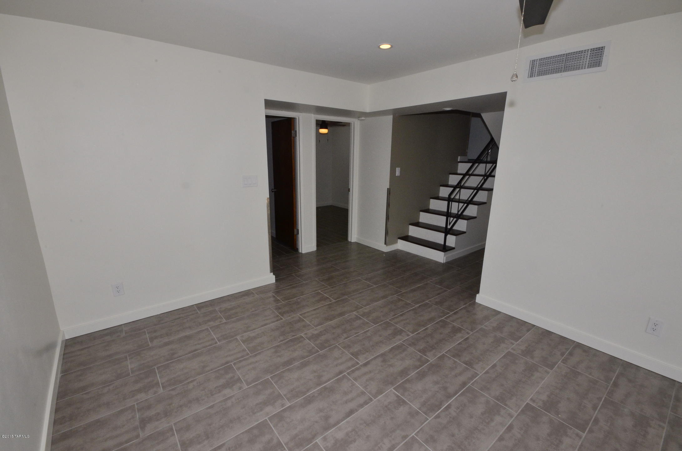 Carriage Hill NO. 5 (525-595) - Residential Lease