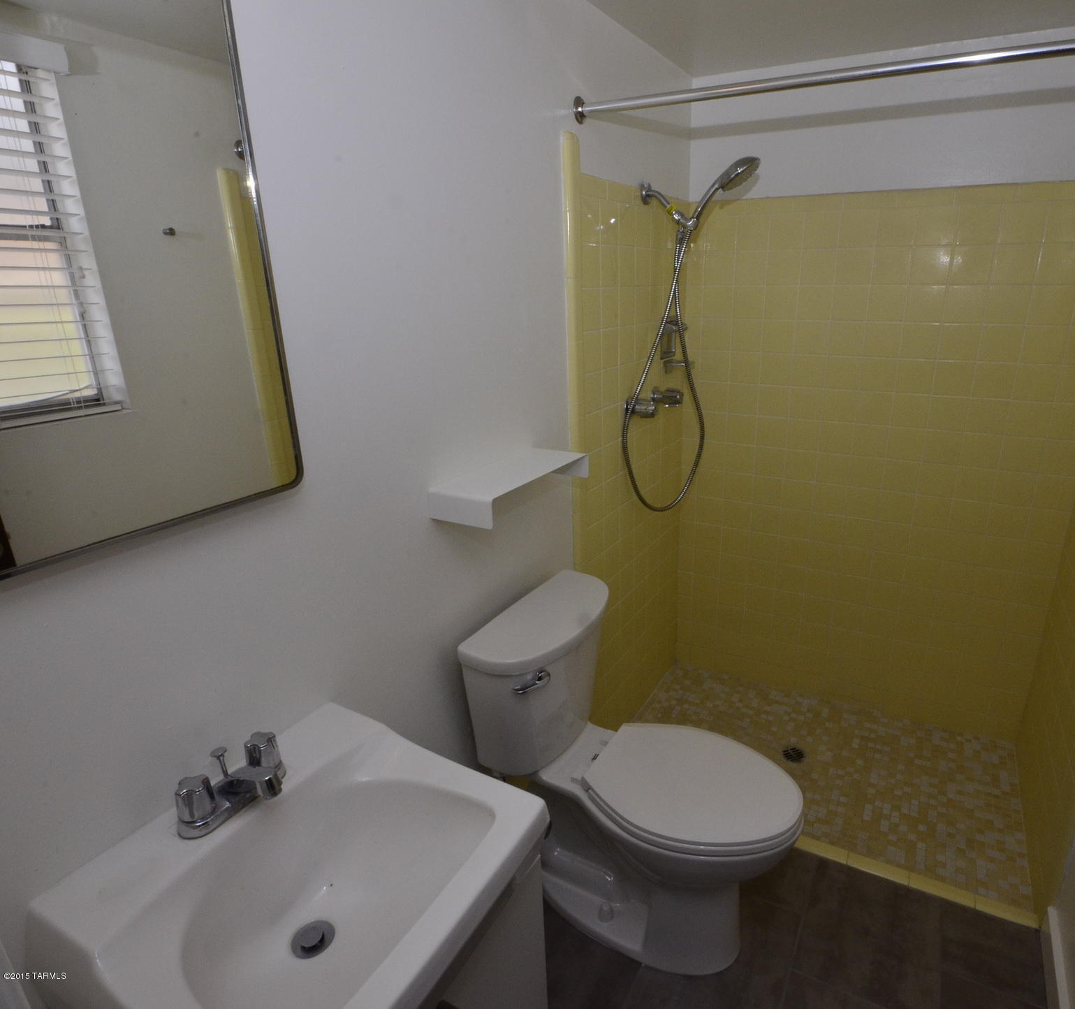 Carriage Hill NO. 5 (525-595) - Residential Lease