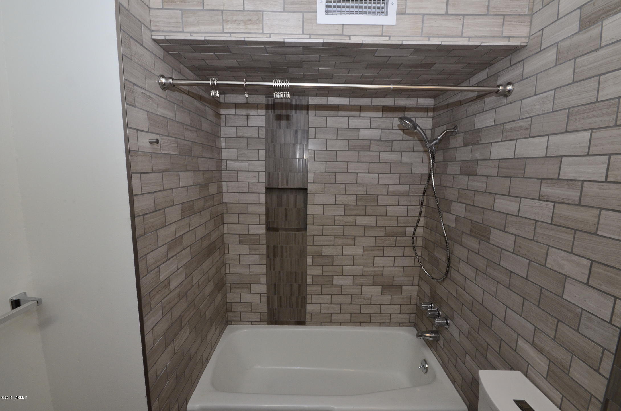 Carriage Hill NO. 5 (525-595) - Residential Lease