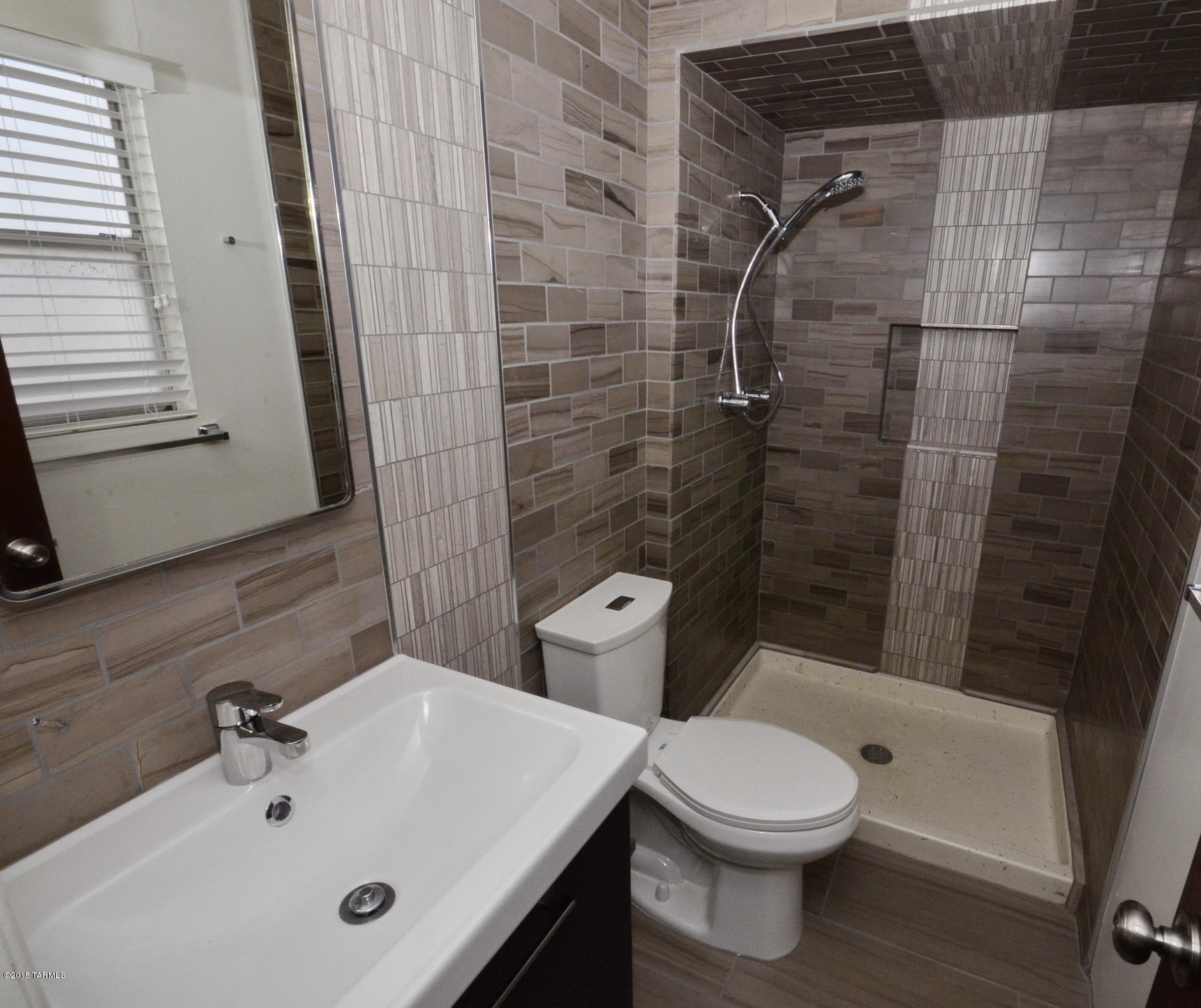Carriage Hill NO. 5 (525-595) - Residential Lease