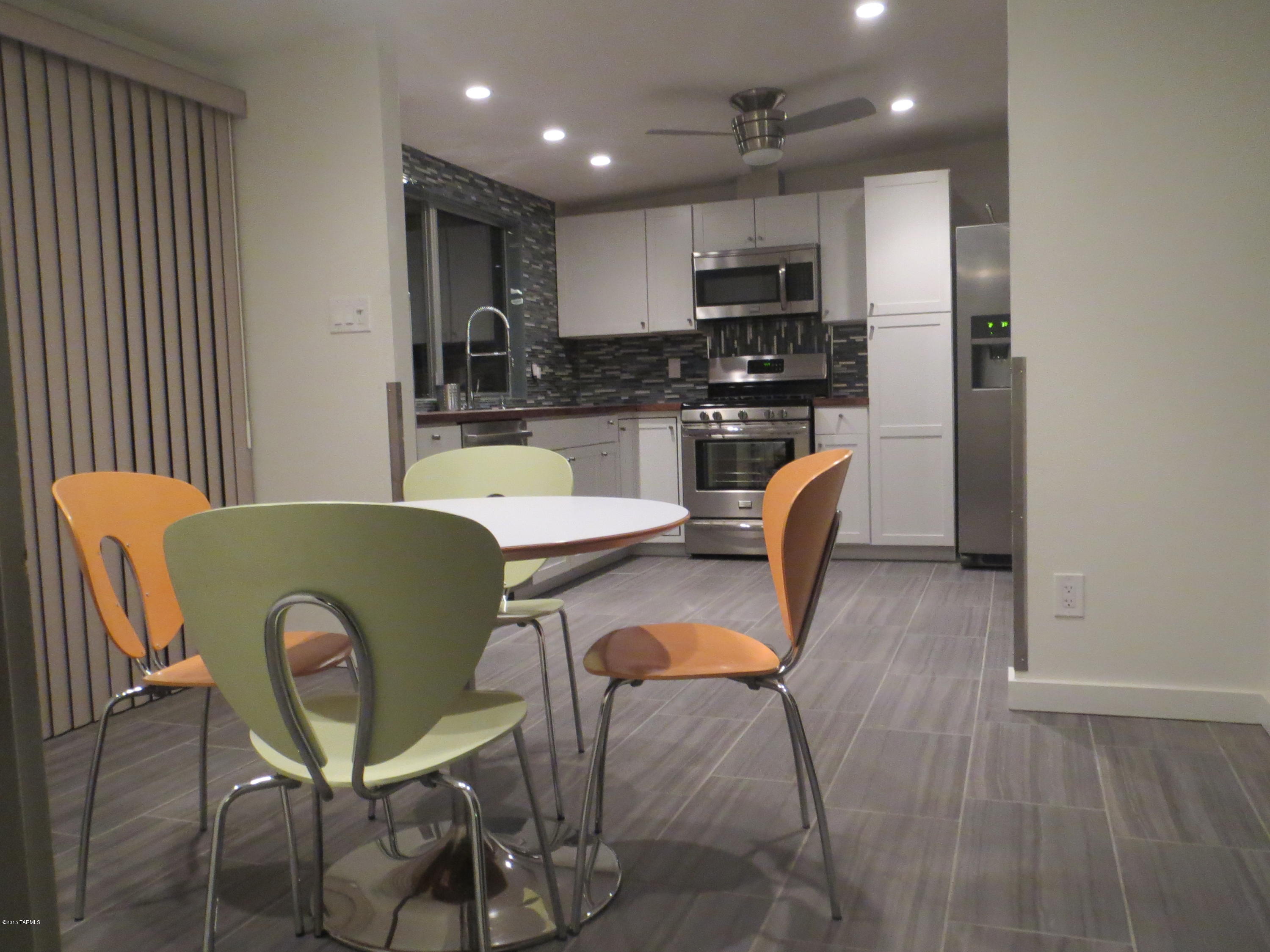 Carriage Hill NO. 5 (525-595) - Residential Lease