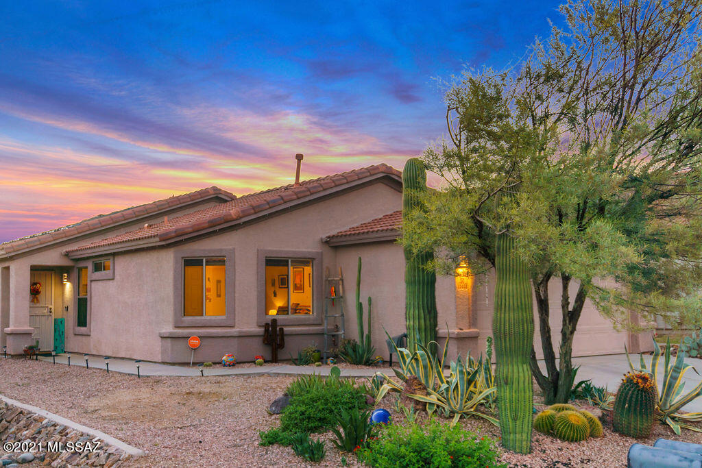 Amazing 4 bedroom pool home sought after Dove Mountain area offers a great room, split bedroom plus, soaring ceilings, porcelain tile floors throughout, mountain views, split bedroom plan, extended garage, master with separate tub & shower plus dual sinks, has gas hookups for both range & dryer. All in sought after Dove mountain offering convenience to I-10, Golf, Ritz Carlton, Community parks. Open House this weekend. This home has full security/camera system in place can be transferred to new owner or Seller can take.