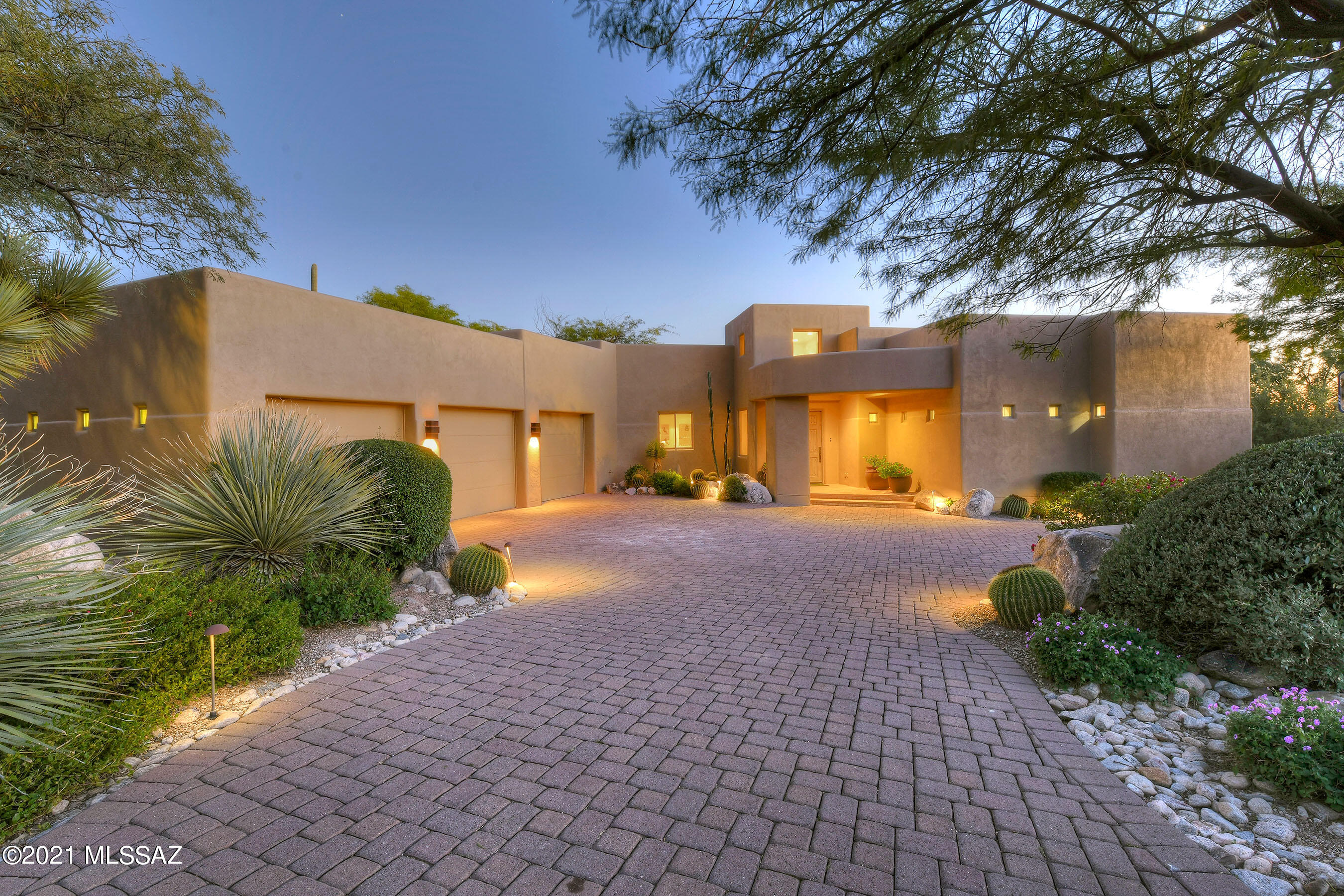 Stunning soft contemporary w/ close-up mtn views situated on an incredible 1 acre lushly landscaped homesite in the Reserve behind second gate in prestigious gated Pima Canyon. Exquisite Greatroom w/ high ceilings, walls of floor to ceiling windows & doors, dramatic fireplace, dining rm, lighted art niches, gourmet island kitch w/ granite countertops, stainless steel appliances, gas cooktop, beautiful flagstone flrs thru out, 2 master suites  each w/ sitting areas, lux bath, lg walk-in closet & private entrance to rear patio. Special features incl laundry rm w/ washer & dryer, 3 car gar w/ lg storage rm & brick paver driveway. Enjoy the fabulous backyard w/ wrap around cov'd flagstone patio, sensational rock waterfall, hot tub, backs up to amazing greenbelt & serene privacy. Move right in!