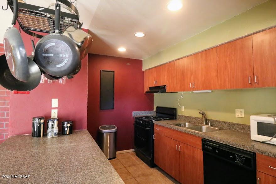 Royal Alvernon Condos. - Residential