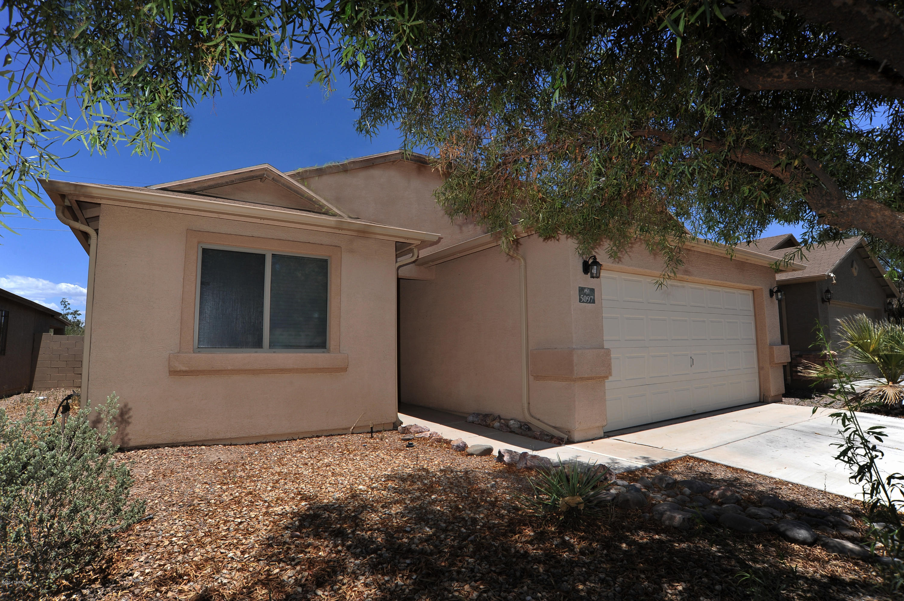 Quiet Cul-de-sac location. This home is spacious and bright! Offers a desirable open concept floor plan. Master boasts double vanity with a soaking tub and separate shower not to mention a large walk-in closet. Covered custom flagstone patio and built up planters is ready for a new your gardening touches.