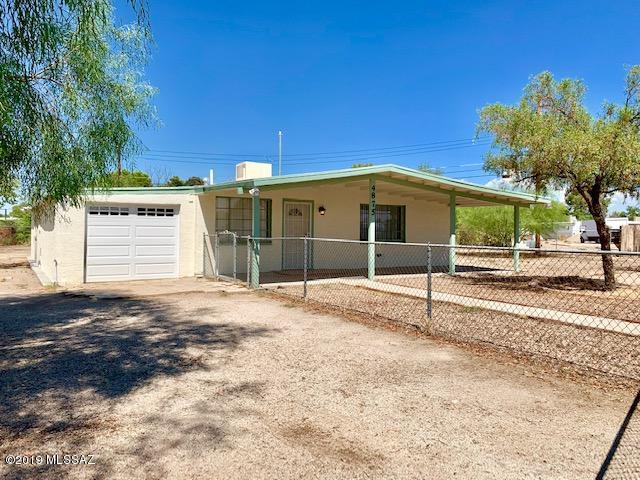 4br/1.5ba remodeled home on a huge cul de sac lot. Home has new kitchen cabinets and countertops, new central AC and gas heater, new garage door and electric opener, new 40 gallon gas water heater. Dual cooling with Master-Cool evaporative cooler. New paint inside and out. Upgraded 200amp electrical service. Plenty of room for RV parking, trailer, boat or whatever you need. Seller is a licensed broker in AZ.
