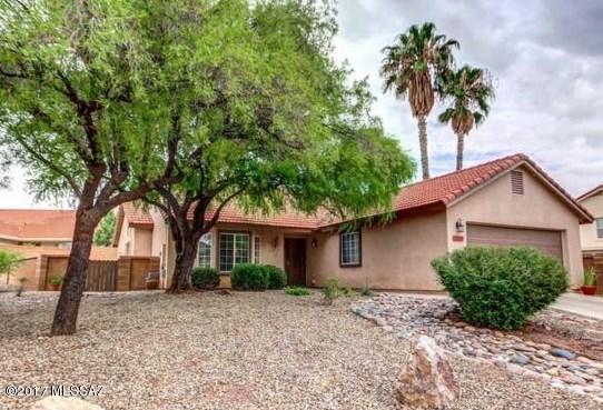 Located in the quiet gated community of La Canada Villas in Oro Valley, AZ, this well maintained 3-bedroom, 2-bathroom contemporary home is ready for an 8/1/18 move in. Property is situated in a peaceful cul-de-sac with views of the majestic Santa Catalina Mountains and conveniently located near fine dining, shopping, schools, and medical facilities. Home also has 2-car garage, see-through fireplace, covered back patio, and vaulted ceilings.
