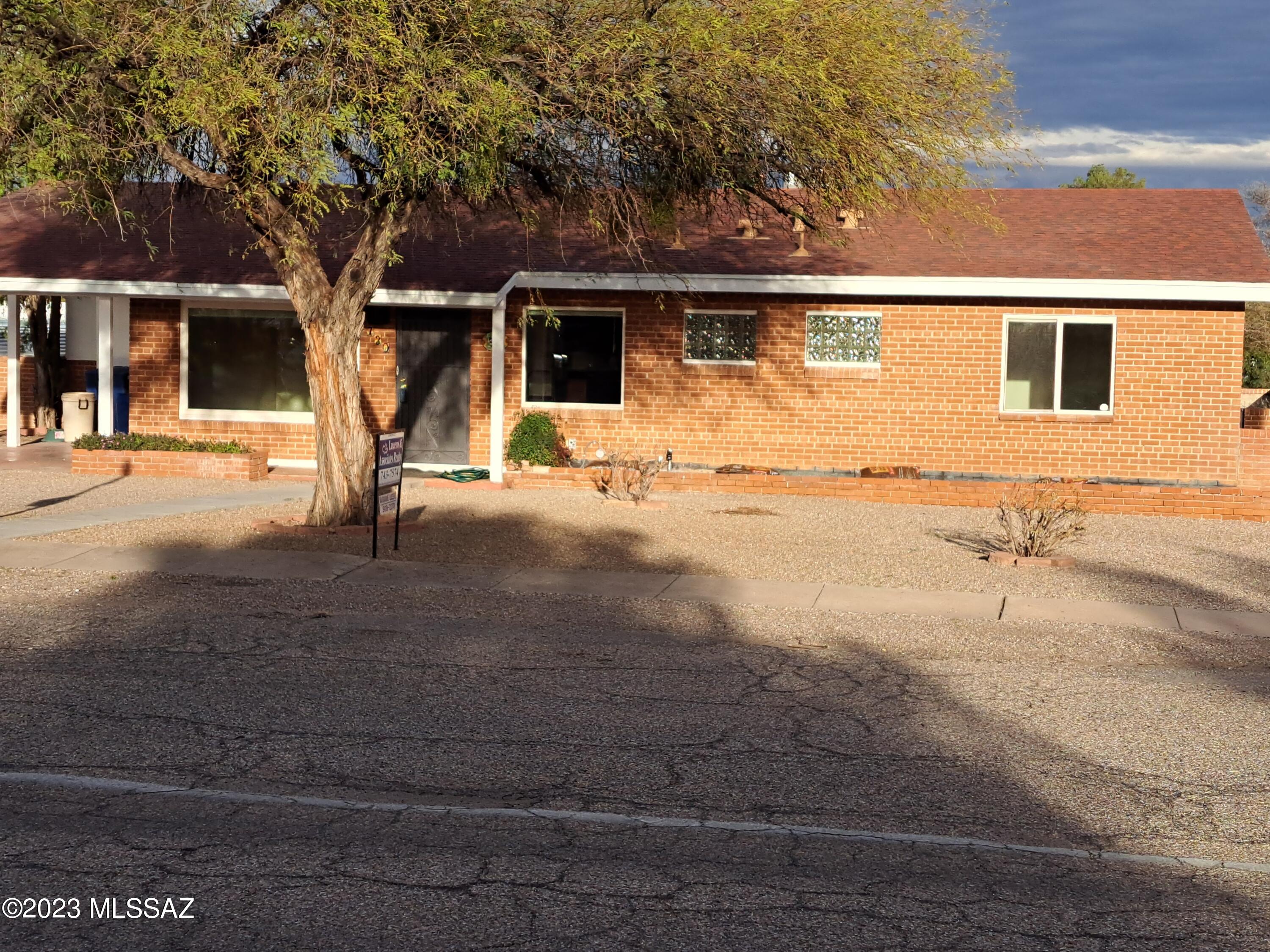 3 bdrm 2 1/2 bath double brick home on Tucson's westside.  Freshly painted inside and out, new carpet in bedrooms, ceiling fans, bonus room with 1/2 bath, with private door to the backyard.
full length back patio, low E windows, new plumbing, both bathrooms updated.  Beautiful sunset views !  Ready for immediate occupancy!!