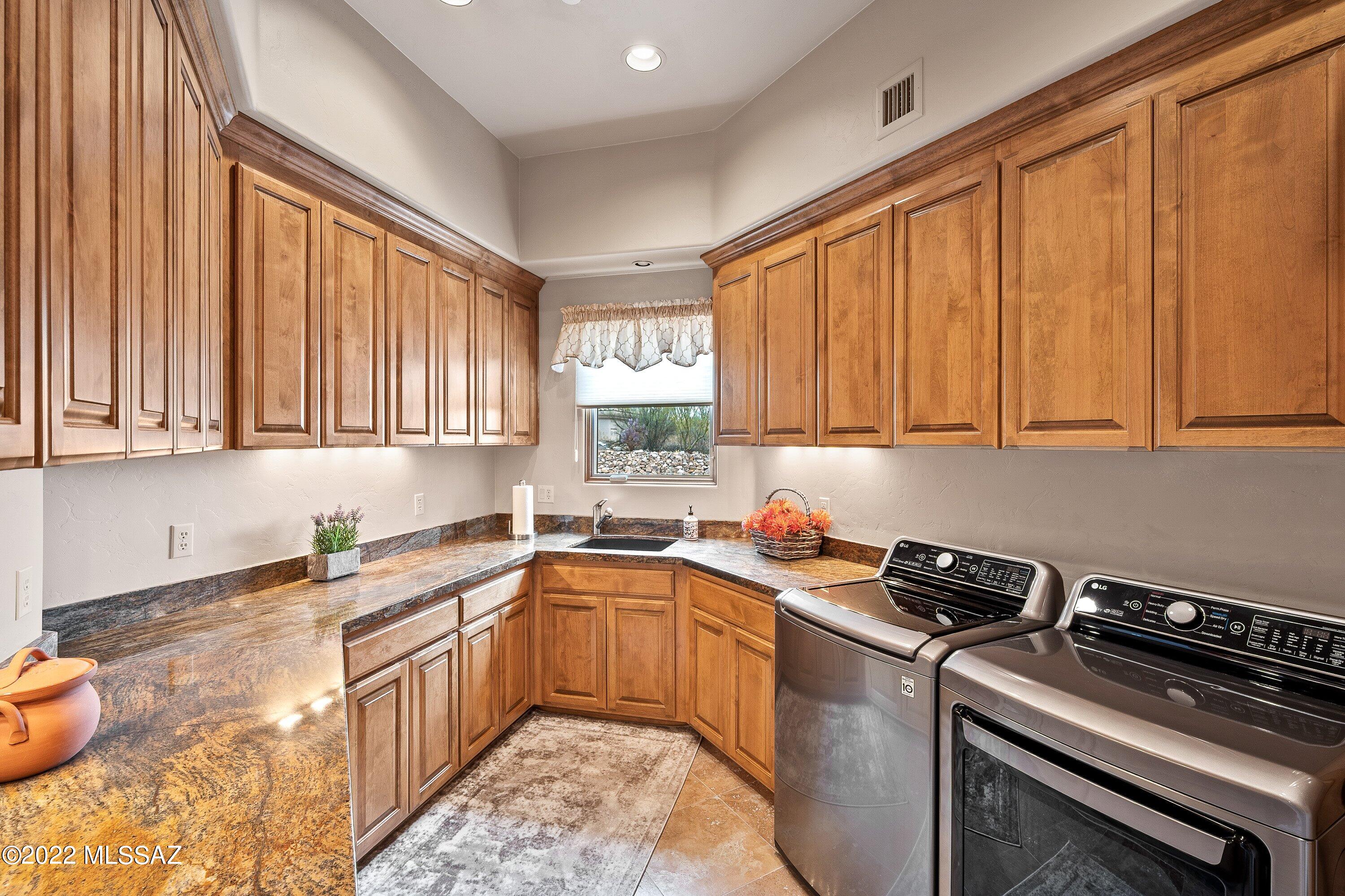 Honey Bee Ridge(The Estates At) - Residential