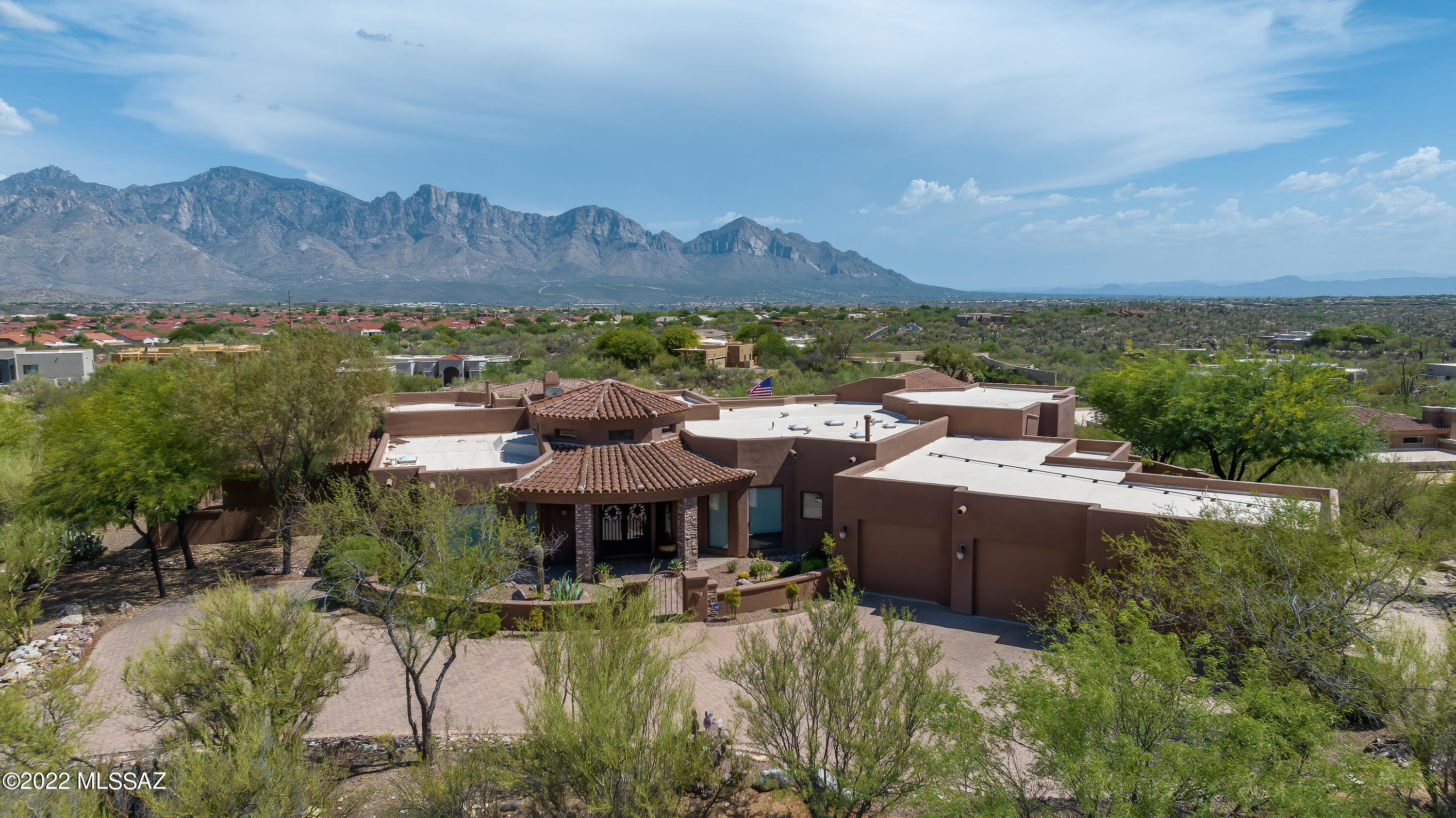 Seller will accept/counter offers between $1.5M -$1.6M. Tuscan-style beauty located in sought after Honey Bee Ridge. Enjoy unobstructed Catalina Mountain/City views from one of the highest lots in Honey Bee Ridge! Private & serene community w/ guard house. Bright & spacious 4bed/5bath (All En Suites) 2008 custom built home w/ views from every window. Well thought out floor plan w/ beamed, tray, cove & arched  ceilings throughout. Grand turret entry w/ 10' wrought iron glass door. Tastefully designed gourmet kitchen w/ island, separate step-up glass breakfast bar & Aw-mazing granite work. High-end Dacor appliances including double ovens, cooktop, finished refrigerator/dishwasher & warming drawer. Elevated & extended covered patio w/ spa, waterfall & outdoor kitchen. Amazement abounds!