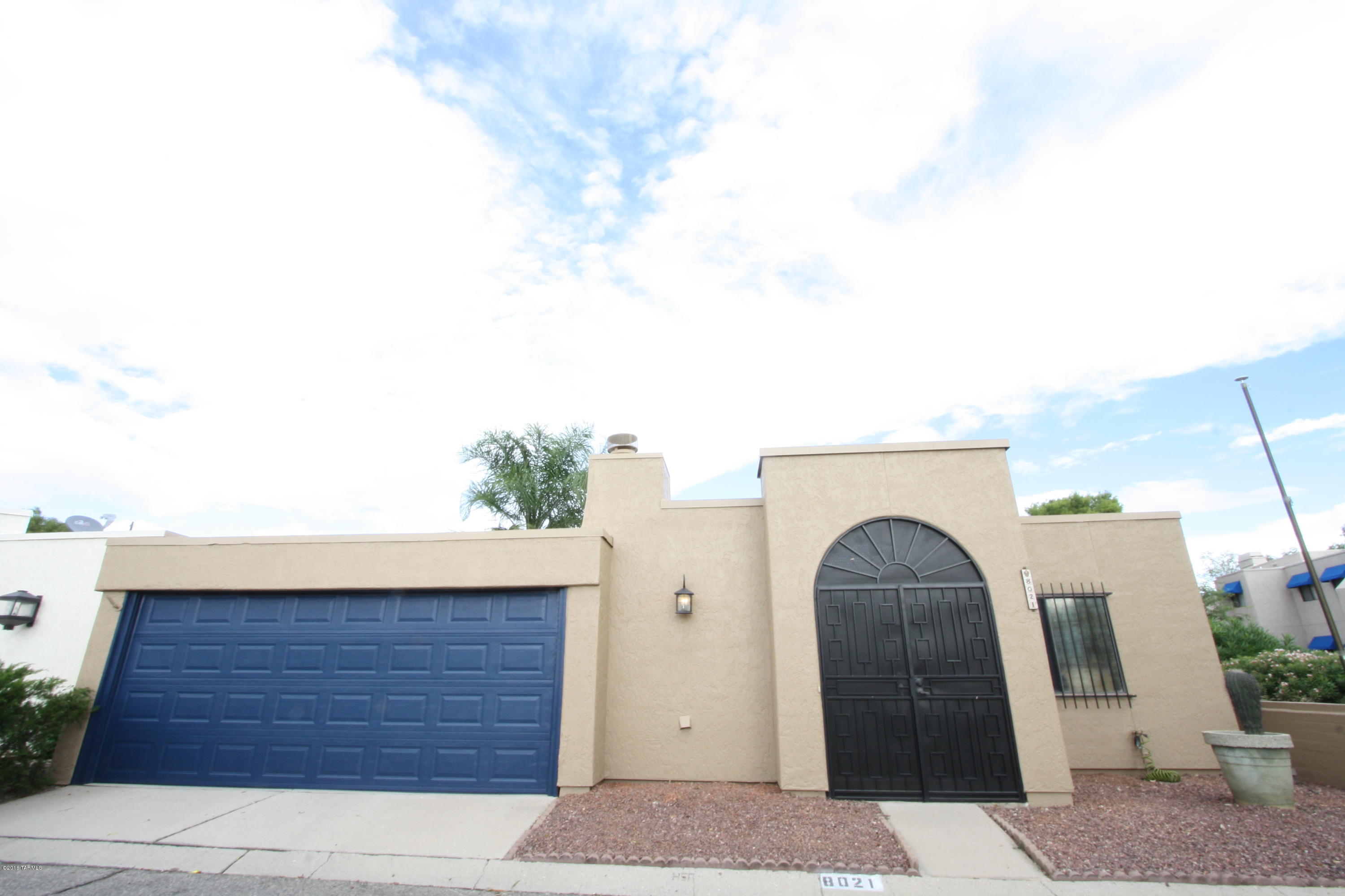 Remodeled 4bdr/2ba townhome!
Living room w/fireplace, Open/Bright Dining Area, Bright/Open Kitchen w/ new appliances and new counter. 
New flooring throughout. 
Fenced backyard, two car garage, extra storage and community pool.
All bedrooms have new ceiling fans.