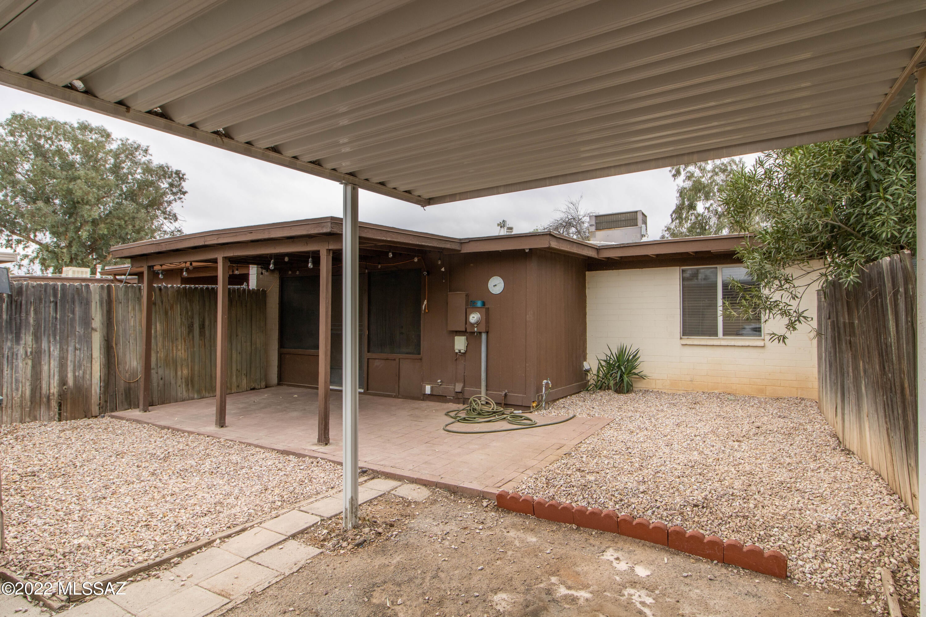 2 bedroom 1 bath townhouse. All appliances and washer, and dryer included. Tile throughout main living with carpet in bedrooms. Application $50 per adult, 1 small dog accepted with approval $150 non refundable pet deposit, no cats.