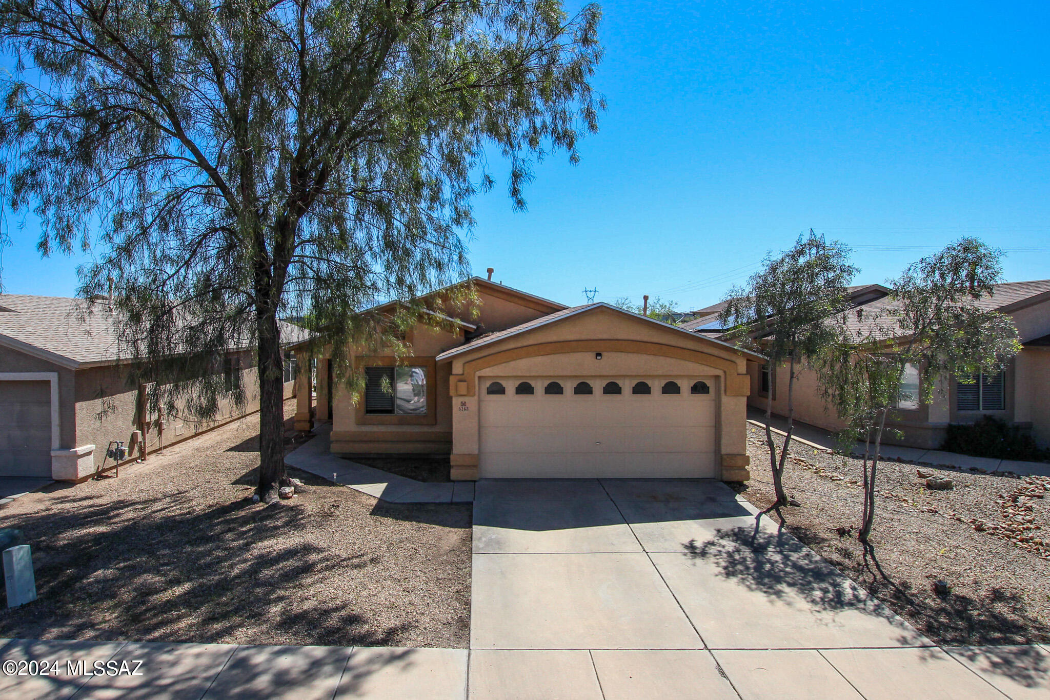 Welcome to Southwest Tucson. Offering this wonderful 3 bedroom 2 bath home. Resting in a quiet cul de sac and located in the Midvale Park community. Features include vaulted ceilings, newer wood laminate flooring and newer HVAC. The kitchen has recessed lighting, gas range and newer black appliances.  The spacious primary boasts a shower/tub and walk-in closet. Enjoy the private backyard with covered patio and NO rear neighbors. A blank slate, ready for your personal touch. 
Close to I-19, shopping, restaurants, schools, and much more. Come take a look.