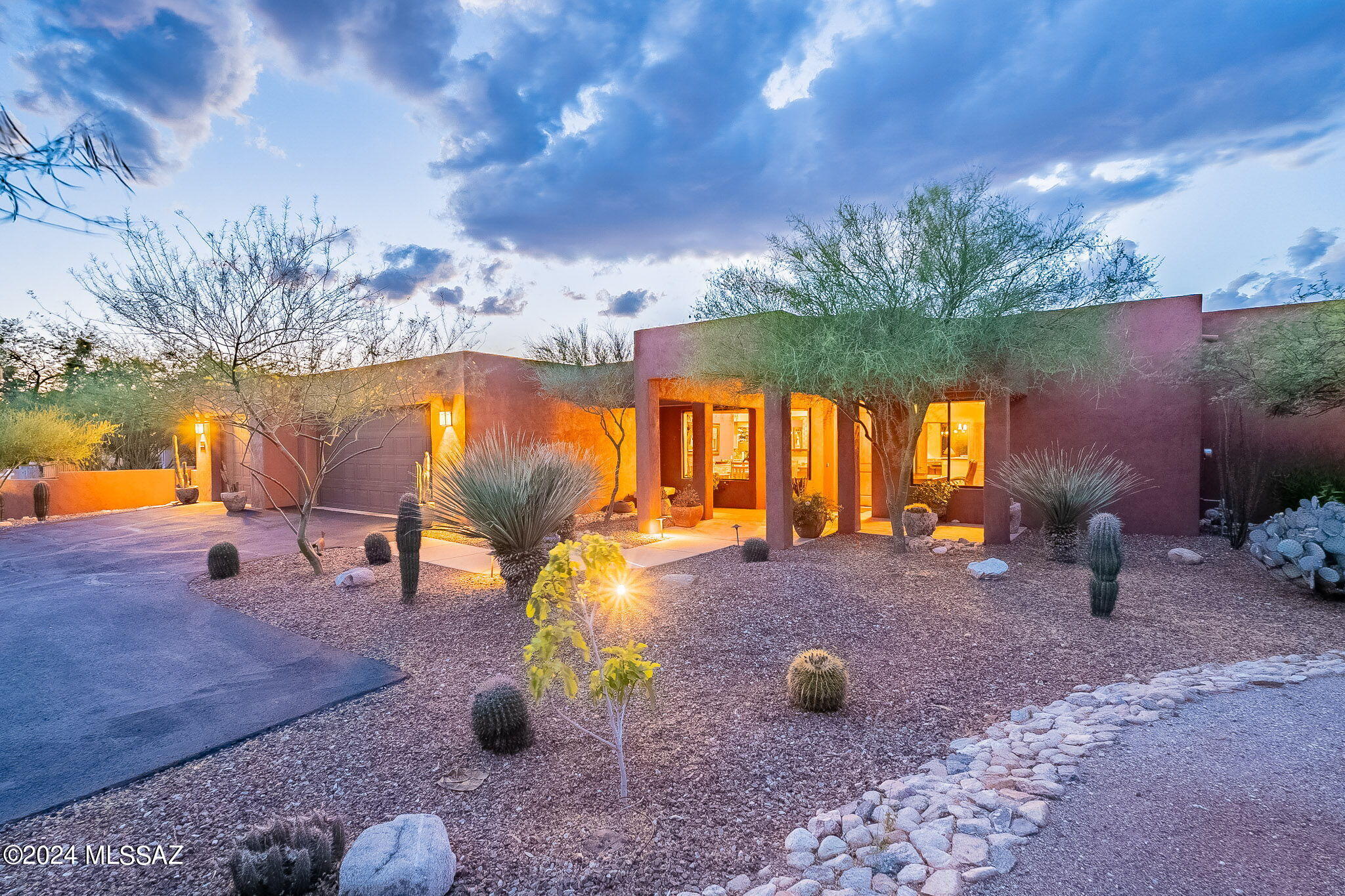 Exceptional property on elevated Cul-De-Sac in Tucson National Estates. Custom Santa Fe style home welcomes you to a beautiful interior boasting, formal dining area, great room, wet bar w/custom granite slab and sitting area. The gourmet kitchen showcases an impressive island, gorgeous granite countertops, Cherry wood cabinetry, and breakfast bar. Spacious primary suite w/sitting area,  ample bathroom w/double vanities, jetted tub, and separate shower. Second bedroom with full bathroom, third bedroom with spacious closet, and a den. Laundry room with washer, dryer, and plenty of cabinet space.  Large windows throughout the house provide a resort living experience and seamless transition between indoor and outdoor living spaces. North/South exposure, too many upgrades to list.