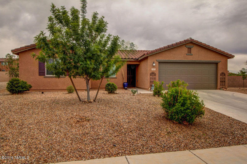 RANGE PRICED!  Seller to accept or counter offers between $140,000 and $146,000.  Adorable 3 bedroom, 2 bath home in a quiet neighborhood in Corona de Tucson.  Low maintenance desert landscaping, mountain views, and a covered patio. No neighbors directly behind  which allows for added privacy.  Kitchen opens up to the family area.  Well maintained home! Pride of ownership!  All within Vail School District.  No preview necessary.