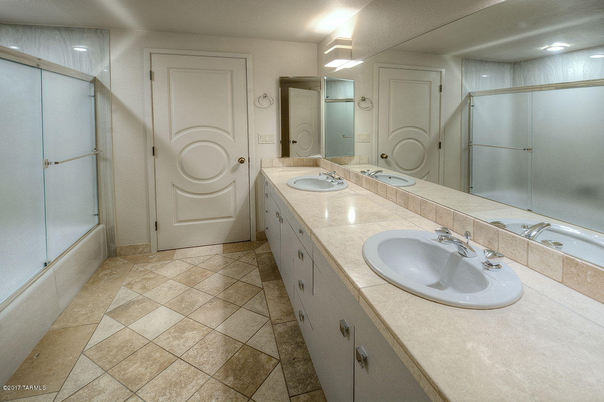 Finisterra II (211-302) - Residential