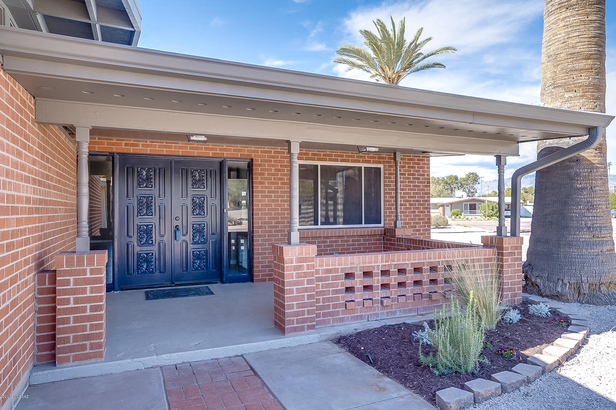 Stunning remodeled property on 1/4 lot on desirable east side! This polished Townsend Kane charmer is superb in design and layout.  A 4 bed, 2 bath offers a generous living room space with beautiful fireplace & access to the backyard. Every square inch has been carefully remodeled including AC, roof, new windows, and a redesigned floor plan to include spacious walk in closets with custom built ins. The classic kitchen offers white shaker cabinets with crown molding and chrome pulls, granite tops, and a stainless appliance package.  High ceilings, canned lighting, and exquisite bathroom design all await you! The back yard is a dream with space for a pool and an RV!  Covered parking & spacious outdoor storage perfect to house toys, trailers or supplies! Don't delay, make an offer today!