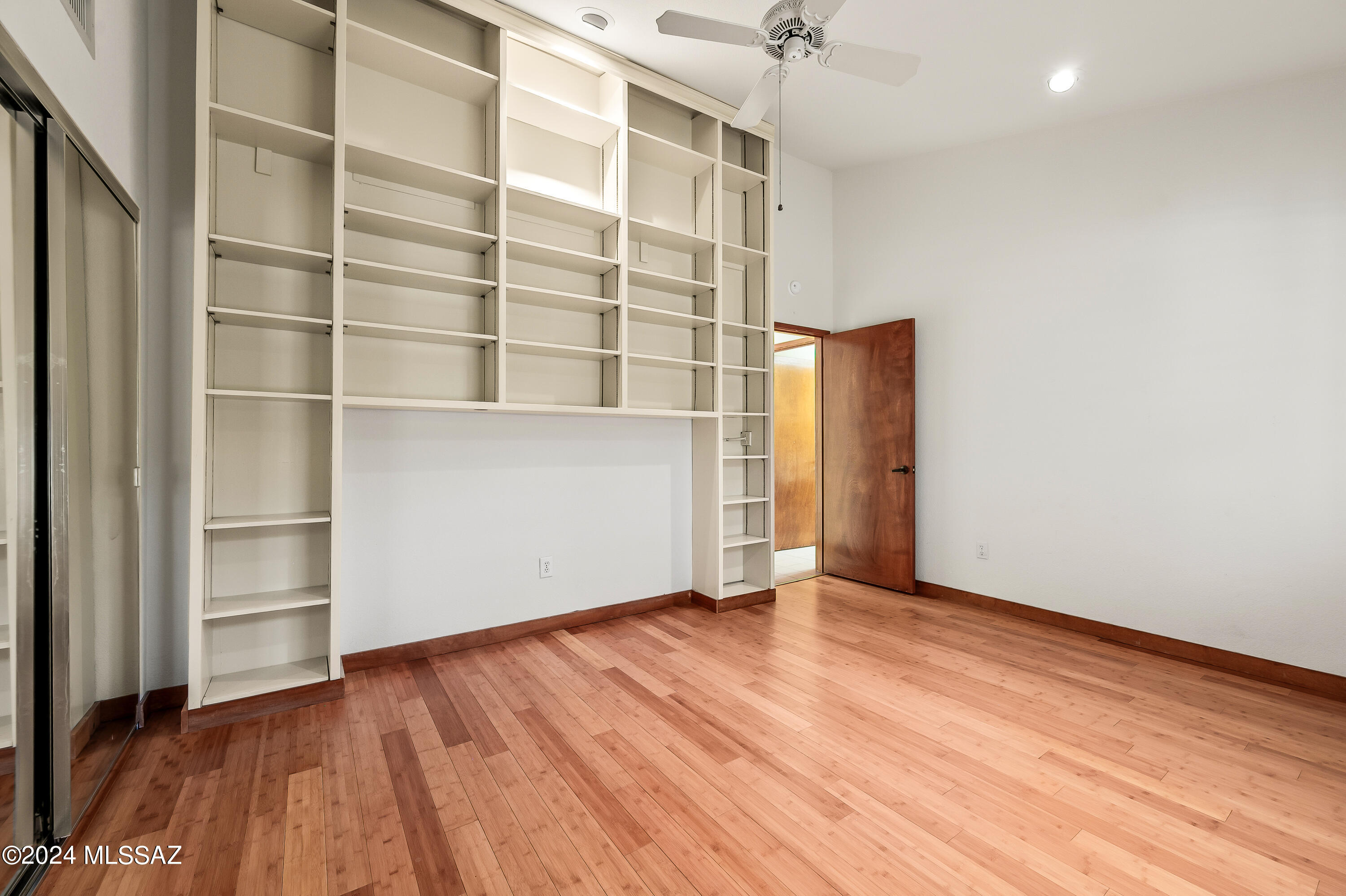 Finisterra II (211-302) - Residential
