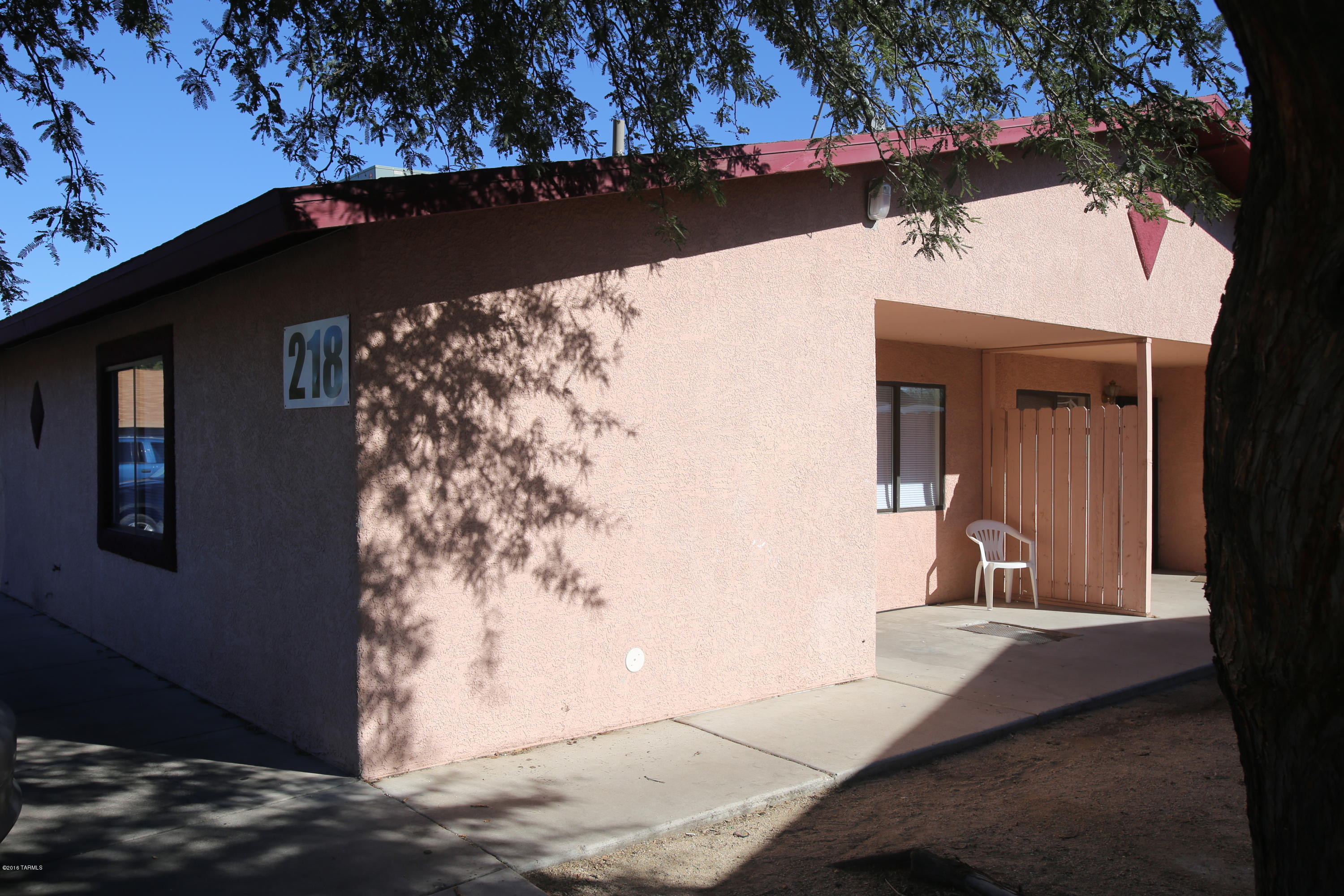 All tile 2 bedroom 2 bath with all appliances including washer and dryer. Conveniently located near shopping, dining and public transportation.