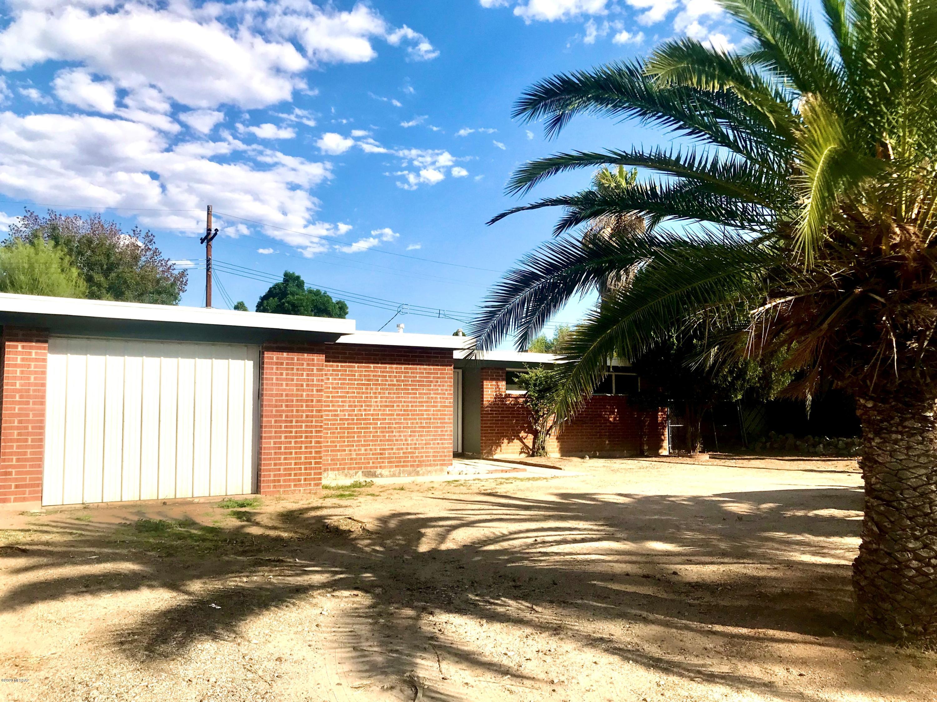 You really can have it all!

Gorgeous 3 bed 2 bath remodeled home with a pool, garage, fireplace and a dog run!

Open floor plan, attention to detail and priced to sell. Come see your new home today!