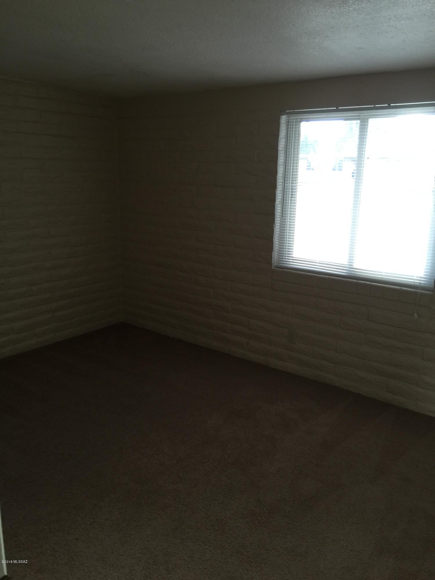Pine Grove (1-101) - Residential Lease