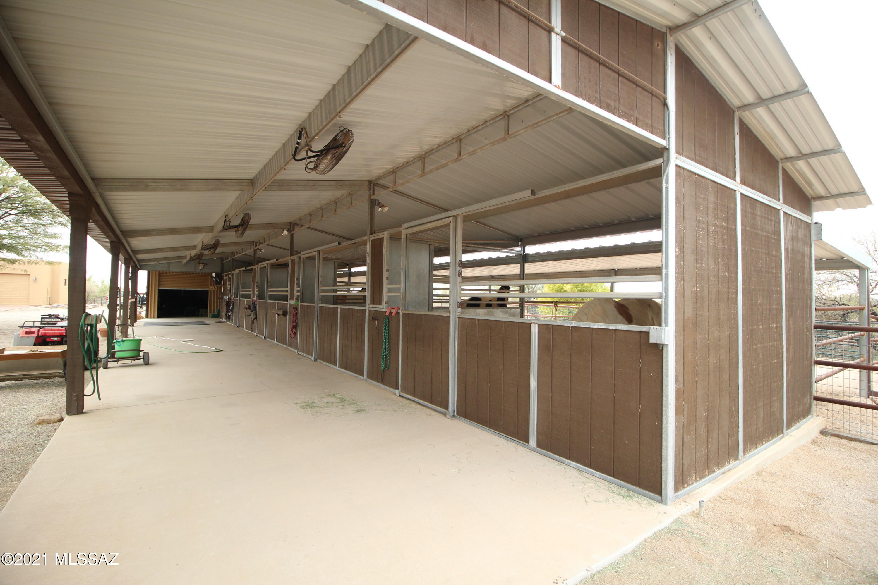 La Cholla Airpark - Residential