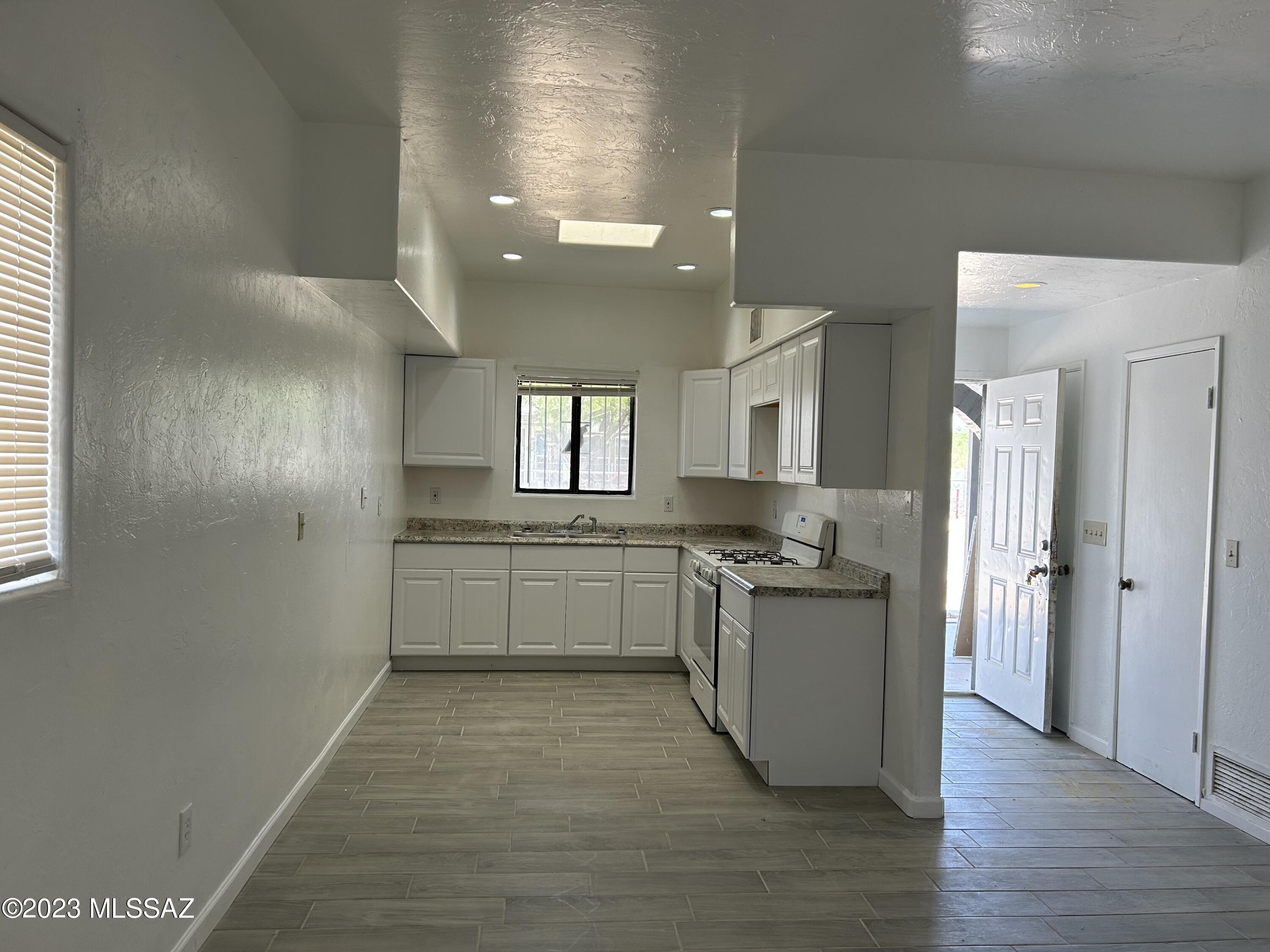 Dos Palmas (1-16) - Residential