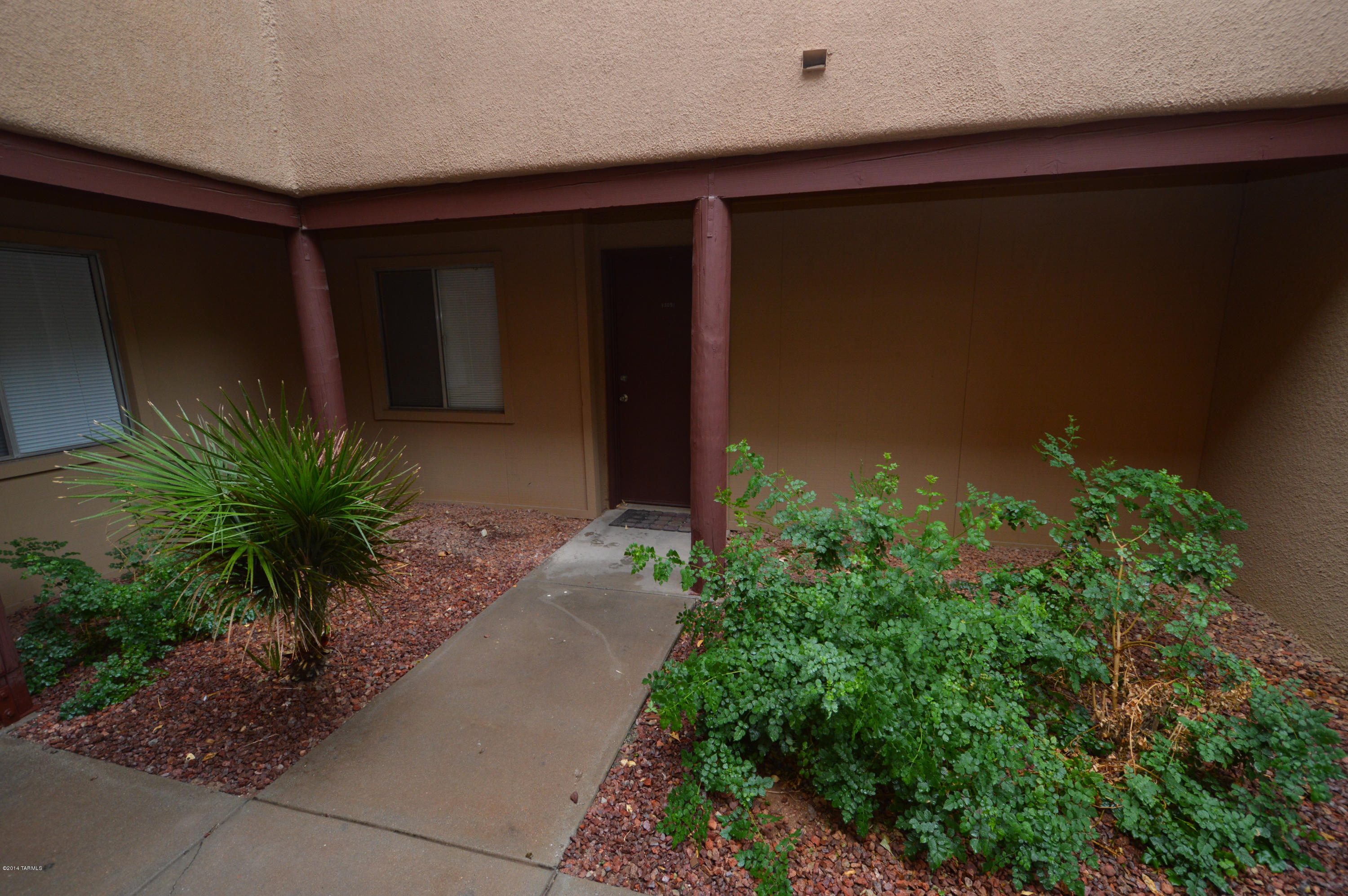 Amazing ground floor condo PERFECT for students! Awesome gated community ensures privacy and security. Fabulously furnished and ready for move in right away! Stainless steel appliances, great community amenities, and easy access to the U of A via CATTran or bike path makes this 1BR condo a real steal! Don't miss out! CALL TODAY!