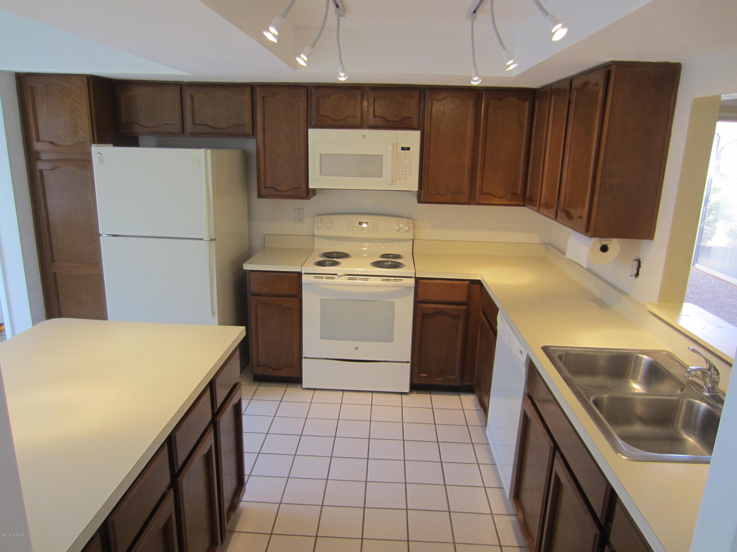 Casas Elegantes (1-23) - Residential Lease