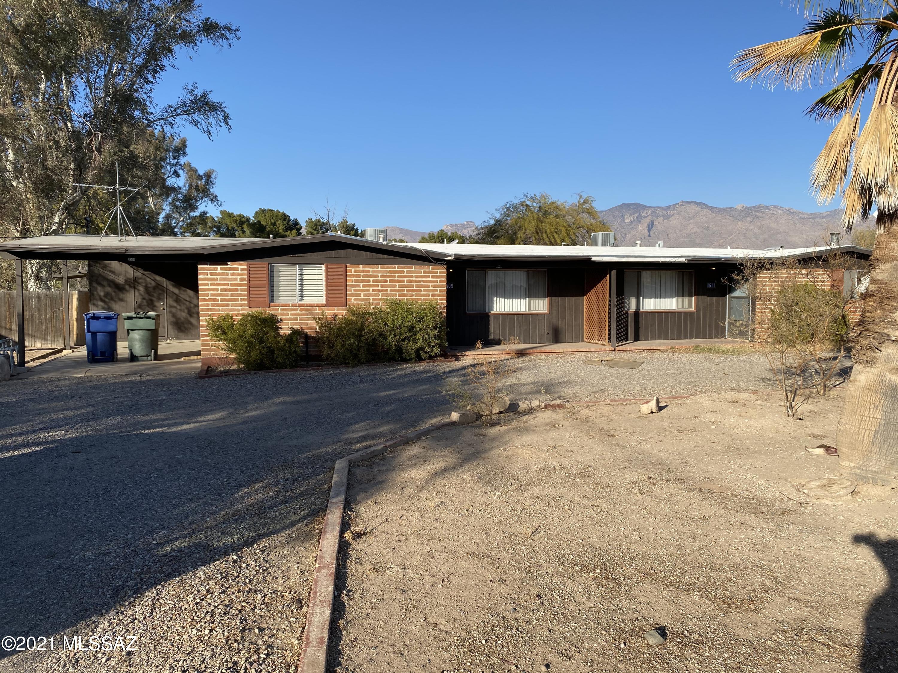 Large duplex in a great location off the Campbell corridor, next to shopping, easy access to mid-town.
Large living areas and both bedrooms have separate bathrooms and walk in closets. Great yards and across from the UofA farm!.