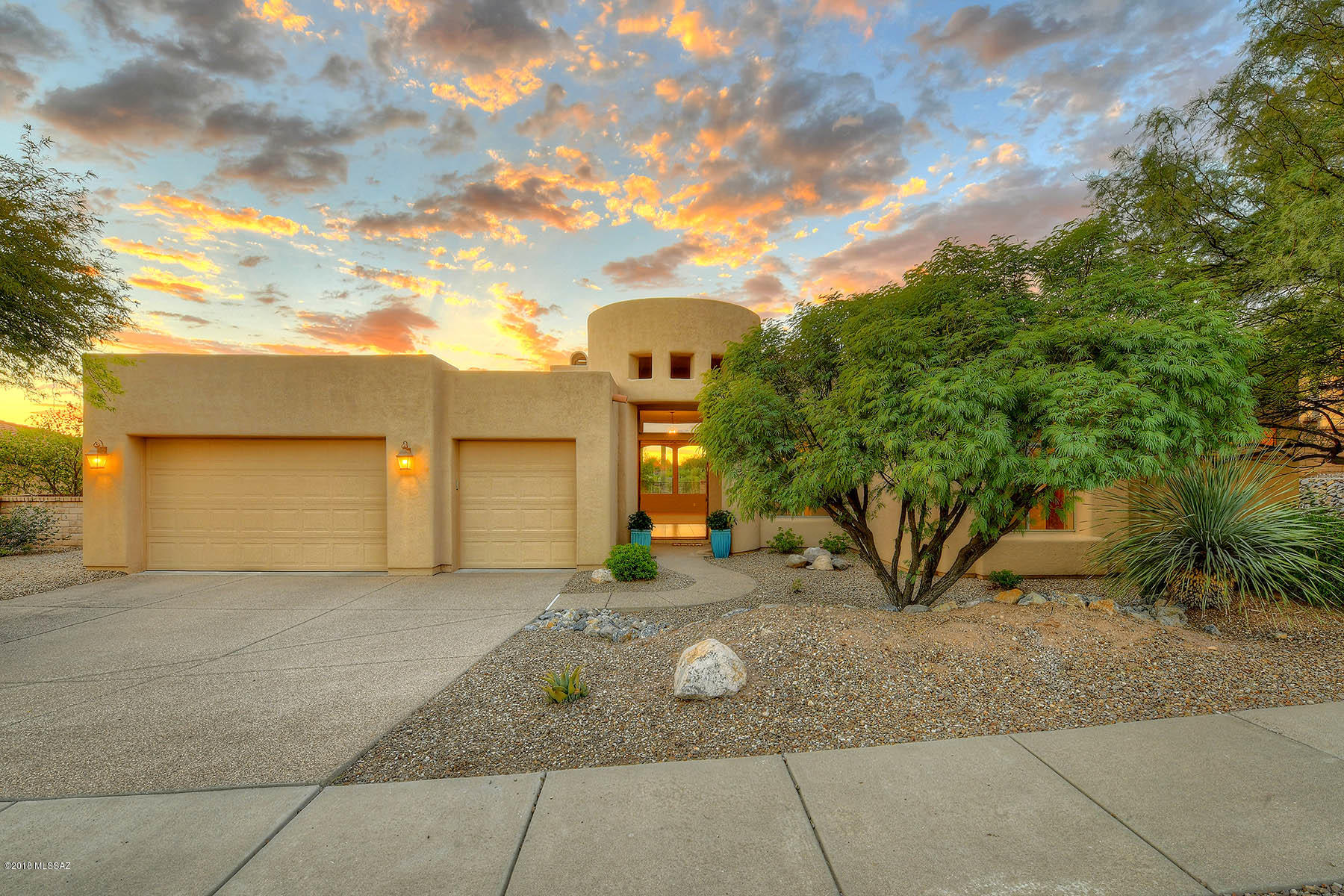 STUNNING SOFT CONTEMPORARY W/MOUNTAIN,CITY & SUNSET VIEWS IN DESIRABLE GATED PINNACLE RIDGE. DOUBLE DOOR FOYER ENTRY, EXQUISITE LIVING ROOM W/HIGH CEILINGS, WALLS OF DRAMATIC  PICTURE WINDOWS, FIREPLACE, FORMAL DINING ROOM, GOURMET ISLAND KITCHEN W/GRANITE COUNTERTOPS, GAS STOVE TOP, REFRIGERATOR, DOUBLE OVENS, PANTRY, LARGE FAMILY ROOM, SPACIOUS BREAKFAST AREA, BEAUTIFUL TILE FLOORS, 3 BEDROOMS + STUDY W/BUILT IN BOOKCASES OR 4 BEDROOMS, 4 BATHS INCLUDING MASTER W/SITTING AREA, LUX. BATH W/DESIGNER TILE COUNTERTOPS, DOUBLE SINKS, GARDEN  TUB, WONDERFUL SHOWER, 2 LARGE WALK IN CLOSETS & PRIVATE ENTRY TO THE REAR PATIO. ENJOY THE FABULOUS BKYD W/COVERED FLAGSTONE PATIO, GRASS, BBQ, 3 CAR GARAGE, DIST.16 SCHOOL &  INCREDIBLE VIEWS. DRONE VIDEO UNDER PHOTOS. PDF FLOO0RPLAN UNDER DOCUMENTS
