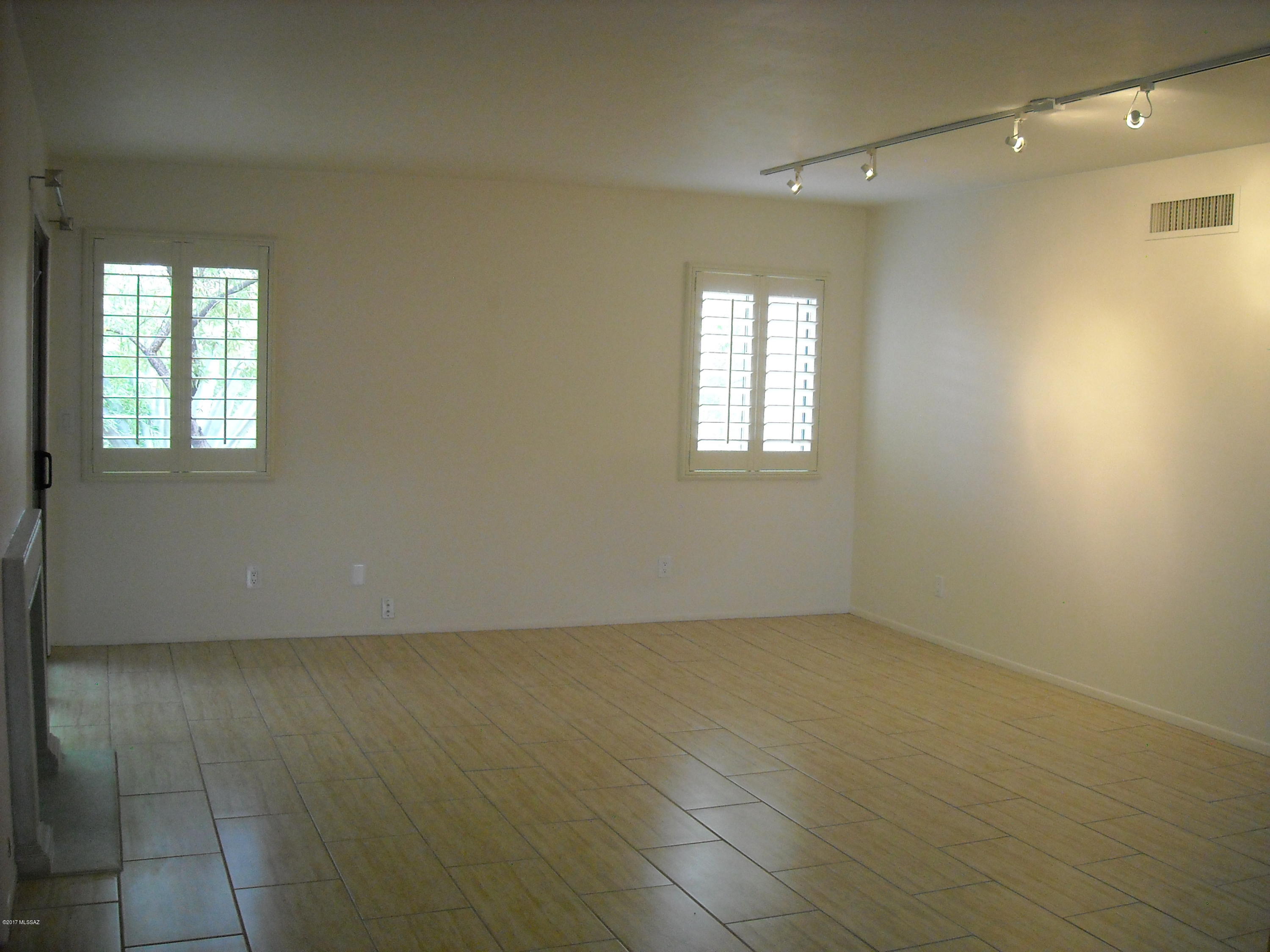 La Casita Foothills Estates (1-25) - Residential Lease