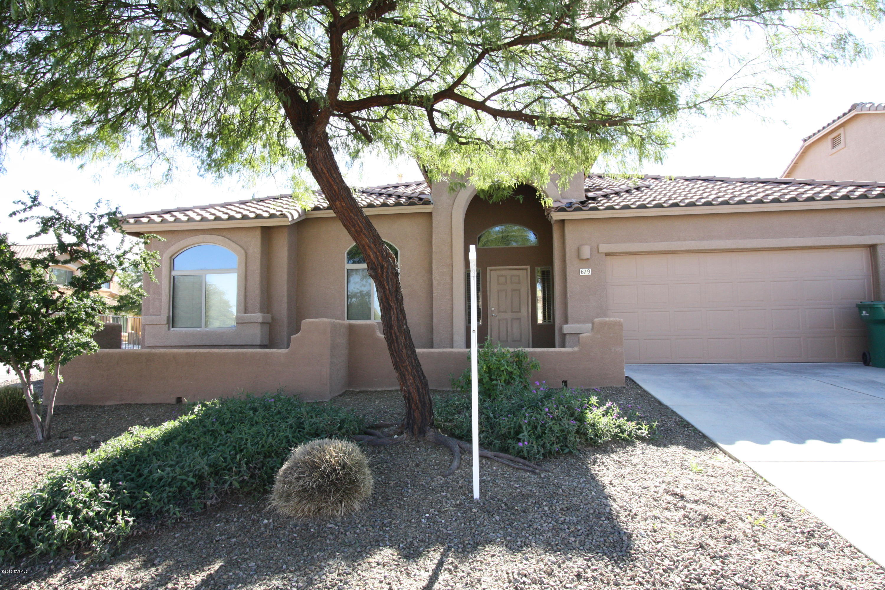 4bdr/2ba, spacious/open floorplan. Home offers high ceilings, granite countertops and eat-in kitchen. Close to shopping and the park. Beautiful mountain views!