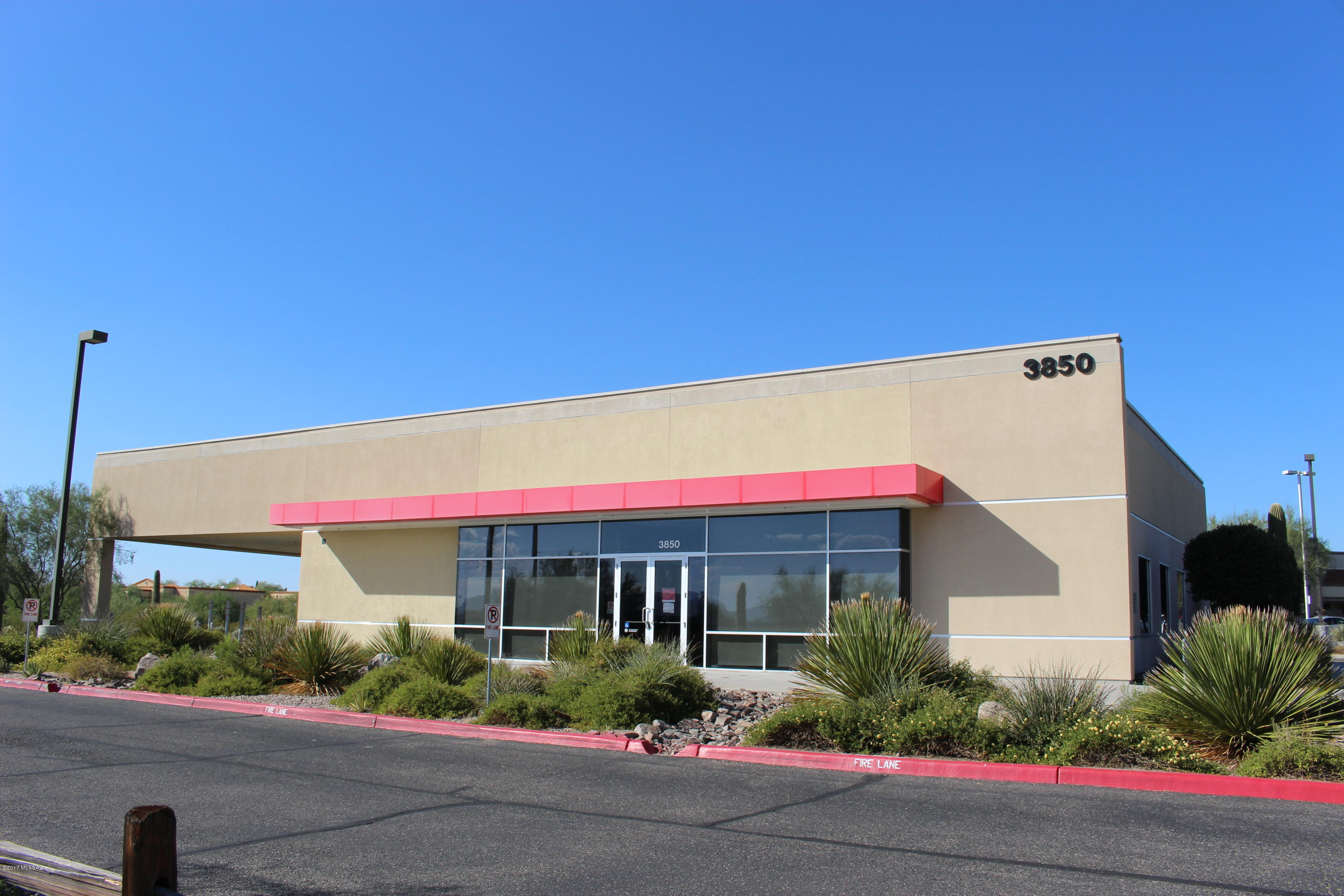 Stand alone building with a drive through. Previous utilized as a bank center lots of potential for a new owner to reposition of occupy the space. High Household Income in surrounding area. Directly across from one of the largest schools in Tucson, Mountain View High School. Property is located 3 Miles from the Tucson Premium Outlets a 366k square foot outdoor mall with over 90 retailers.