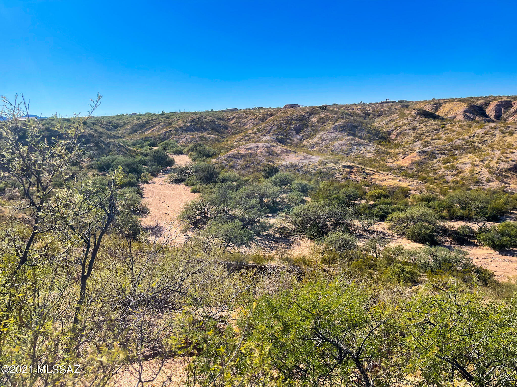 Beautiful piece of land with an abundance of natural foliage. View of the city of Benson below as well as surrounding hills. Easy access to schools and i10. Ideal property for outdoor activities!
