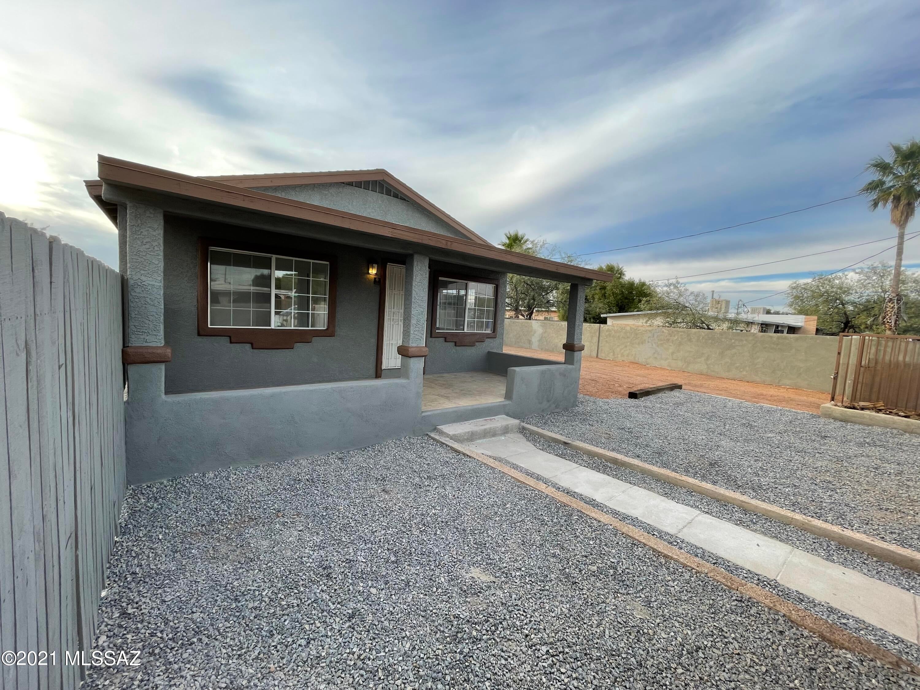Charming Mid Century Bungalow. 3 bedroom 2 1/2 bath.   Easy care Ceramic tile floors, updated kitchen with granite counters and stainless steel appliances. 
Rent includes Water , Trash and Sewer. This property has a Fantastic LOCATION close to plenty of Shopping, Restaurants, Schools, Call or Text Angie Pena 520-331-1194 to schedule your showing.