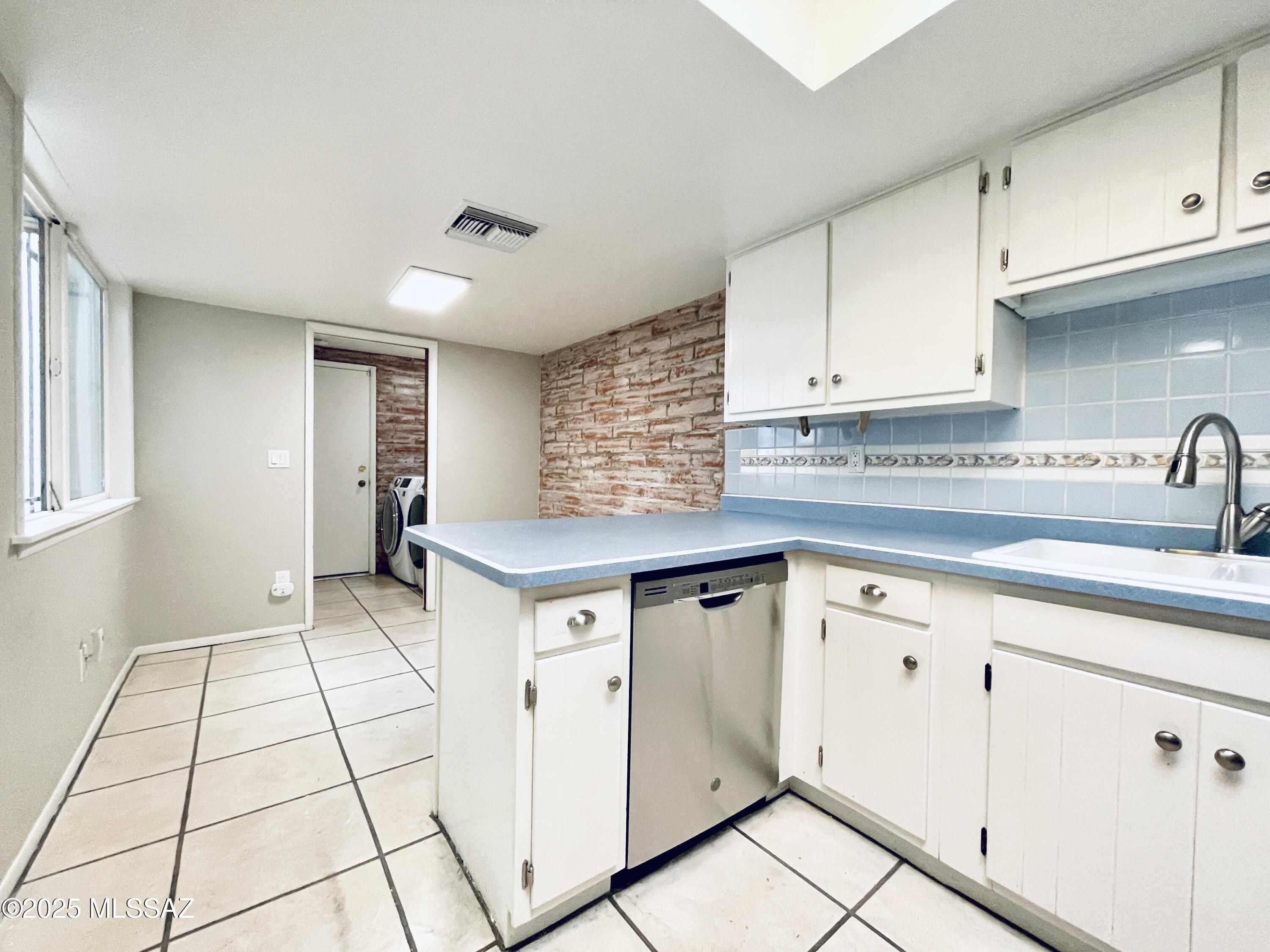 American Villa Resub - Residential Lease