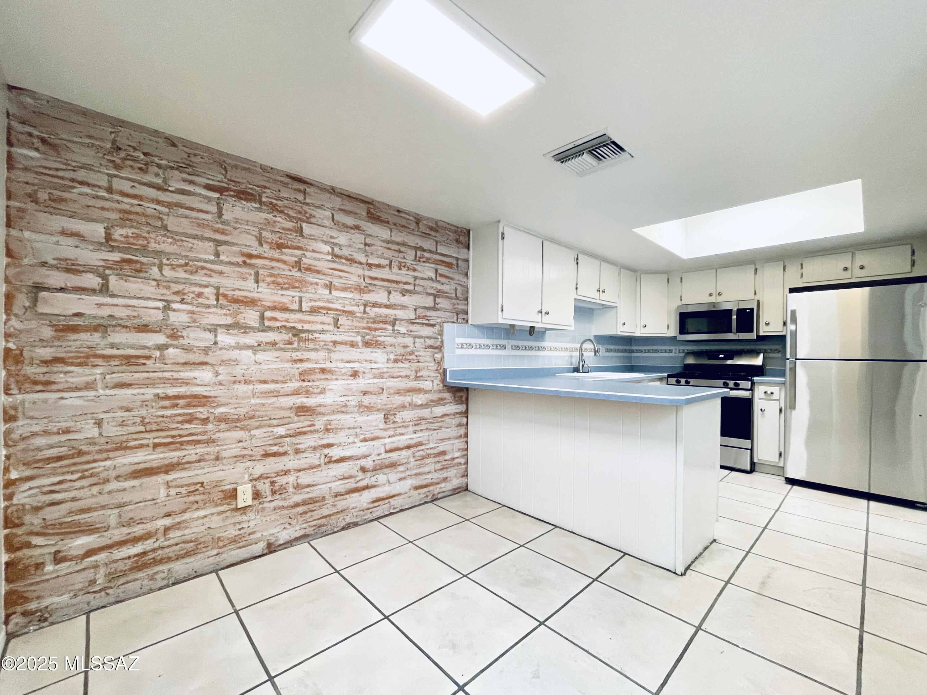 American Villa Resub - Residential Lease