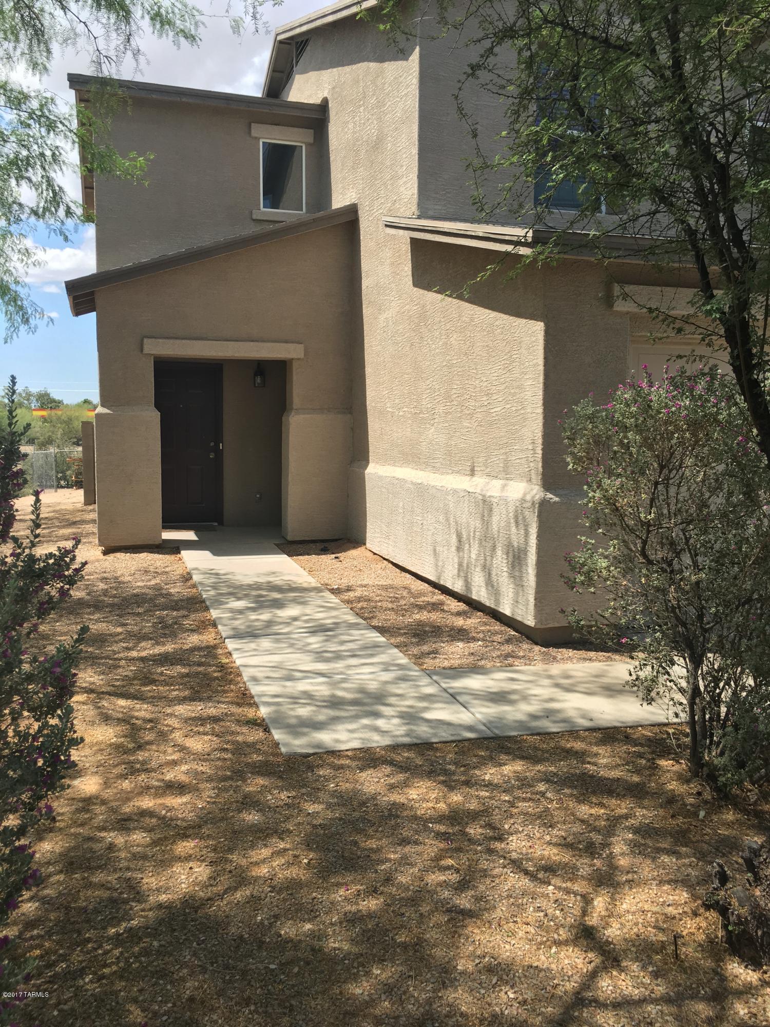 Tierra Del Paraiso(1-133) - Residential Lease