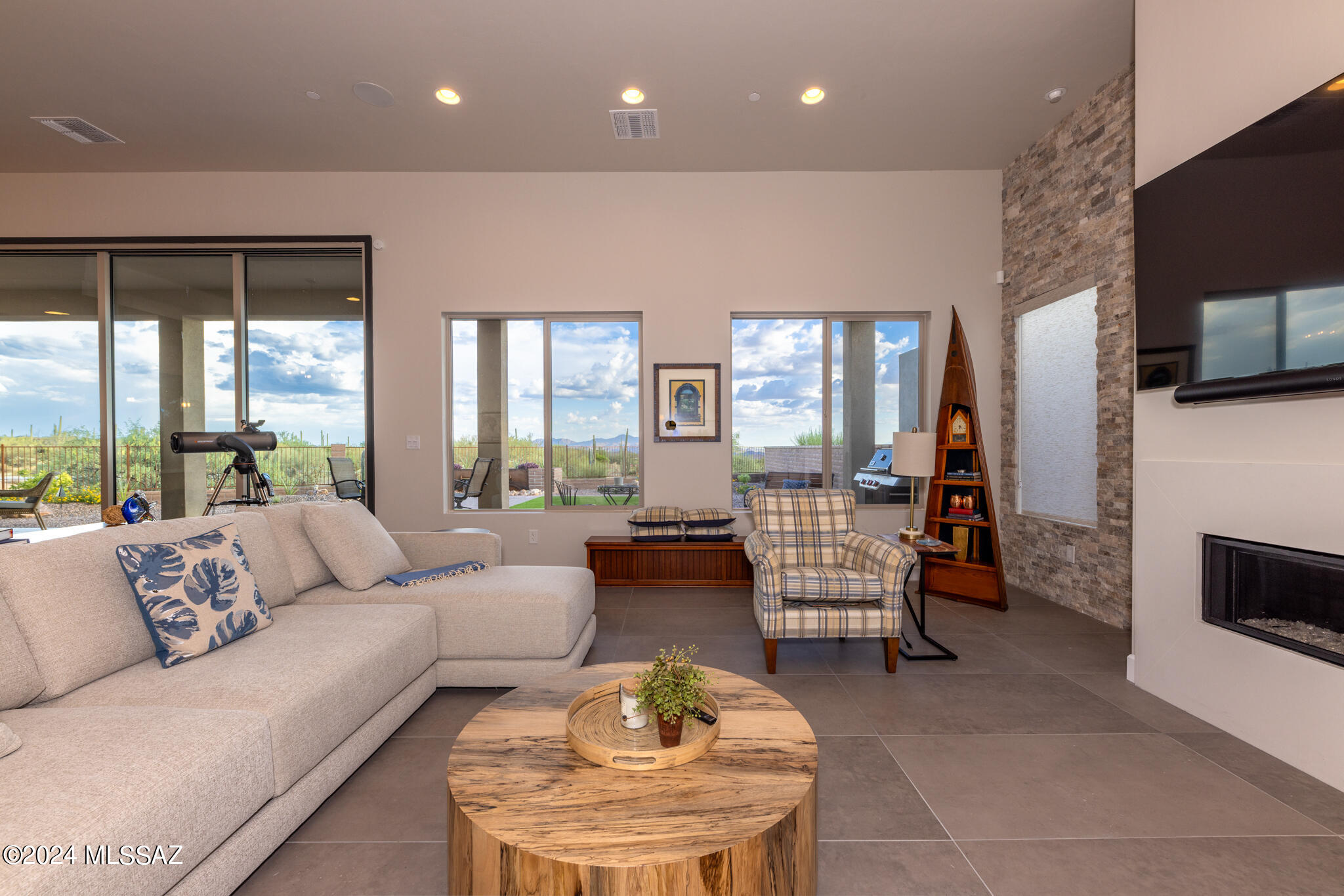 Boulder Bridge Pass III At Dove Mountain SQ20143000307 - Residential