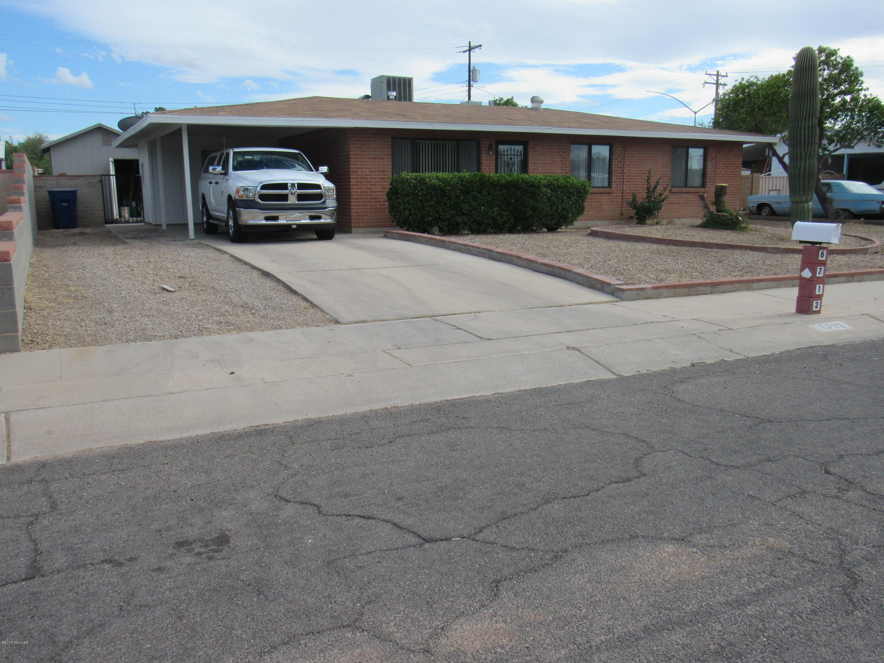 This delightful 3 BEDROOM 2 BATH 1400 home has new carpet and tile throughout. Located on a cul-de-sac. Act fast. I won't last long.
