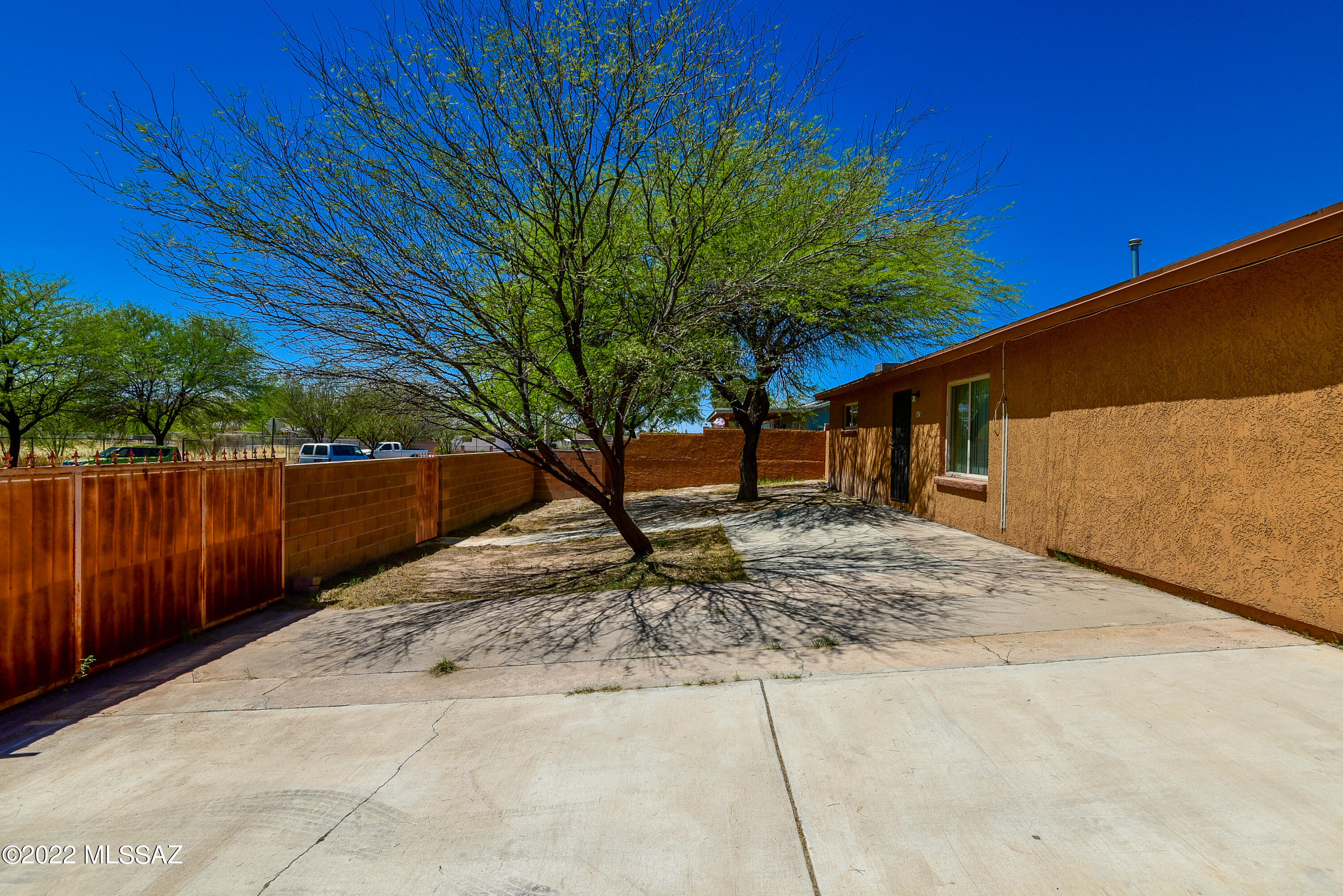 Mission Manor - Residential