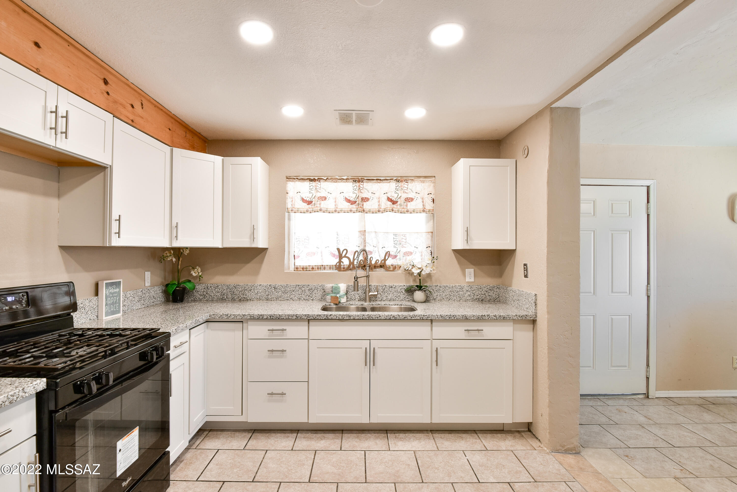Mission Manor - Residential