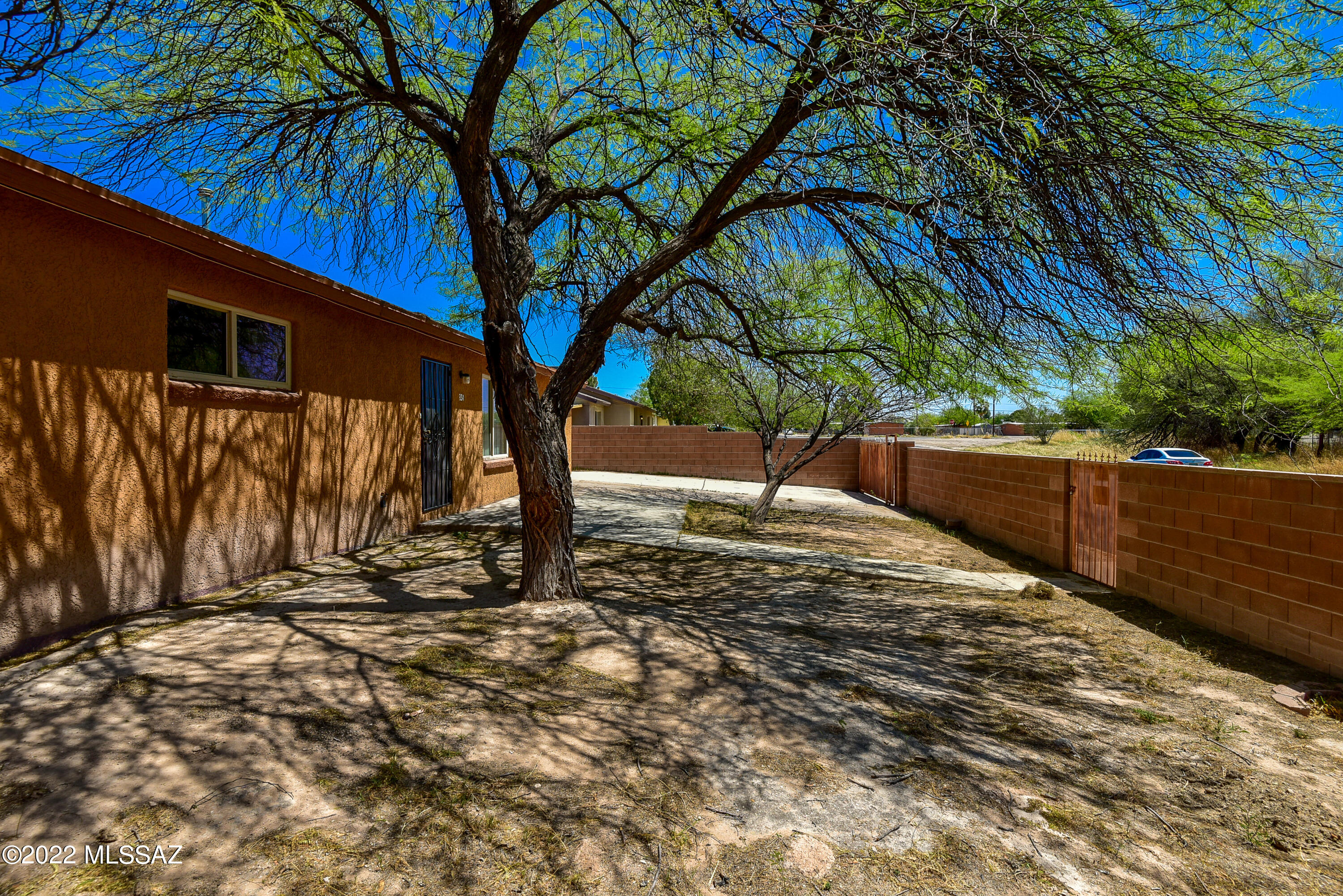 Mission Manor - Residential