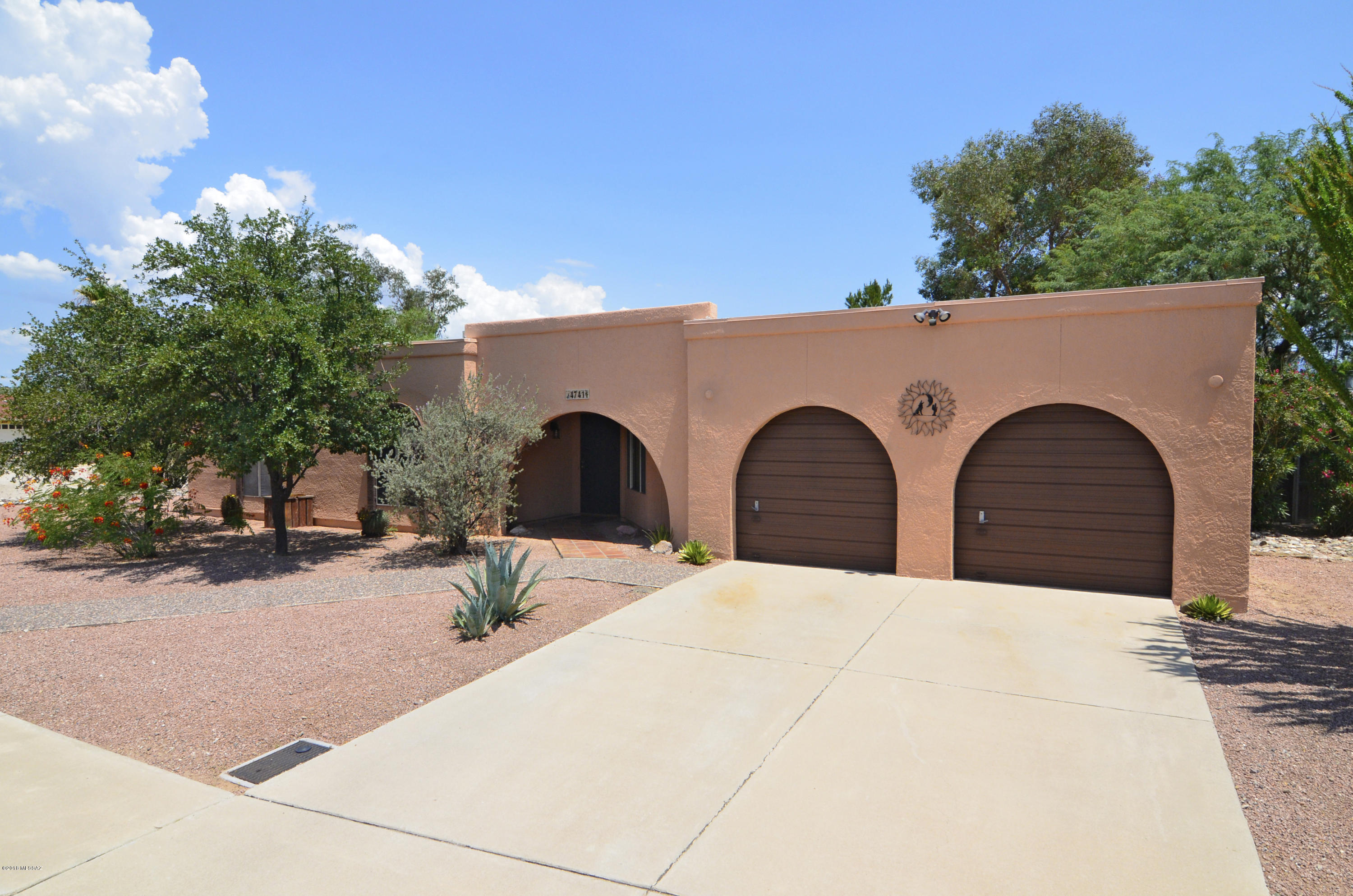 Wonderful Northwest Tucson Home with a Large Private Lot, a Refreshing Pool & Tons of Curb Appeal. Open Family Room with Warm & Inviting Fireplace. Kitchen with a Stainless French Door Refrigerator, Breakfast Bar & Sunny Dining Area. Spacious Master Suite with a Walk-in Closet, Pool Access & Generous Master Bath. Two More Bedrooms, a Den & a Full Hall Bath. Beautiful Saltillo Tile in Main Living Areas. Large Laundry Room with Cabinets. Extended 2-Car Garage with Ample Room for a Workshop. Fabulous Outdoor Living Space Featuring a Pool, Shady Covered Porch, Mature Shade Trees & a Fenced-in Pet friendly Yard. Huge Side Yard has Endless Possibilities. Great Northwest Tucson Location Close to I-10, Arthur Pack Park, Shopping & Entertainment.